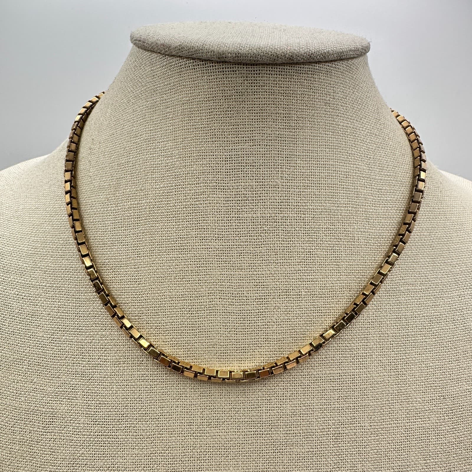 Vintage Y2K Gold Tone Box Link Chain Necklace Women's Classic Fashion Jewelry - Image 1