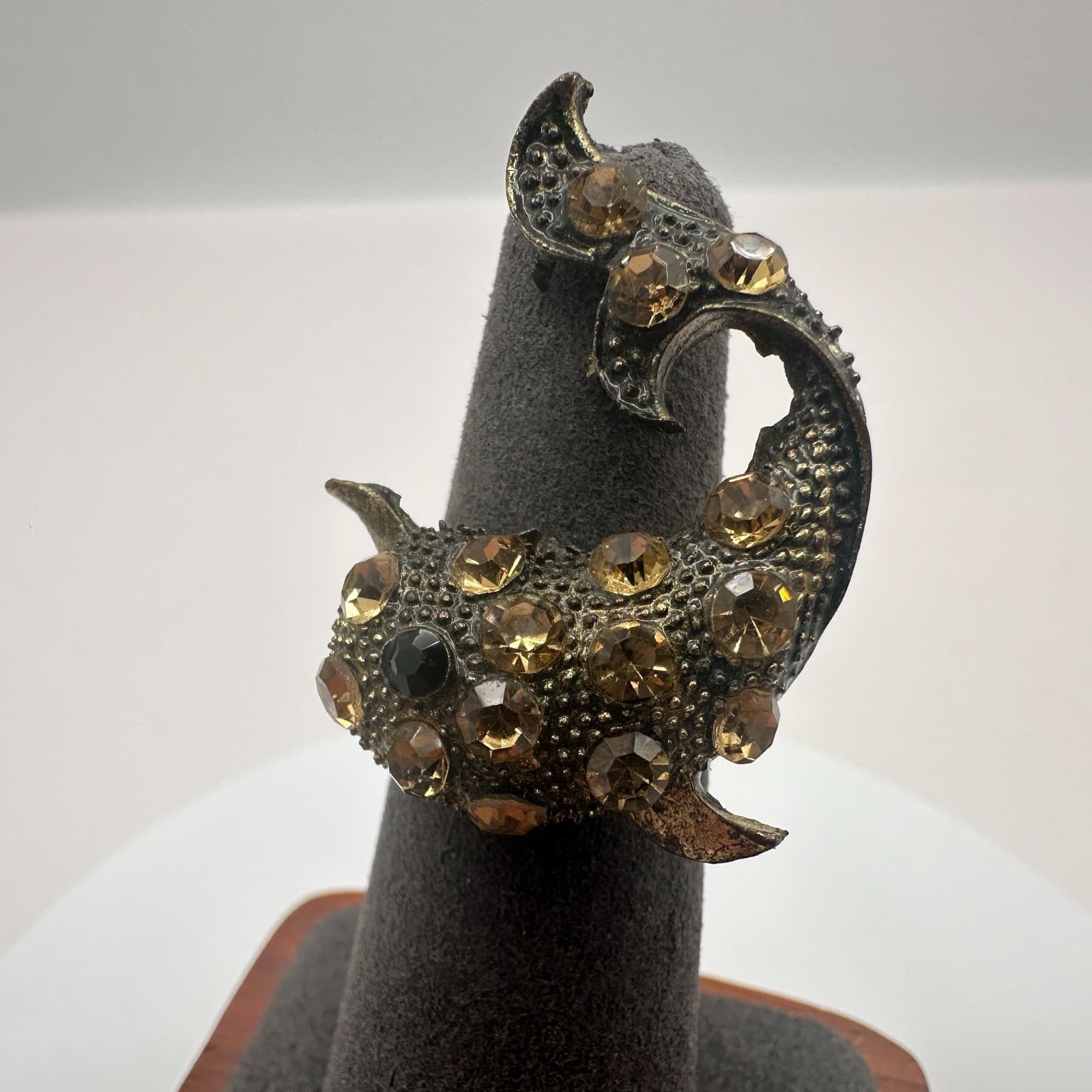 Vintage 80s Inspired Fish Ring Champagne Rhinestone Encrusted Gilde Band Jewelry - Thumbnail 4