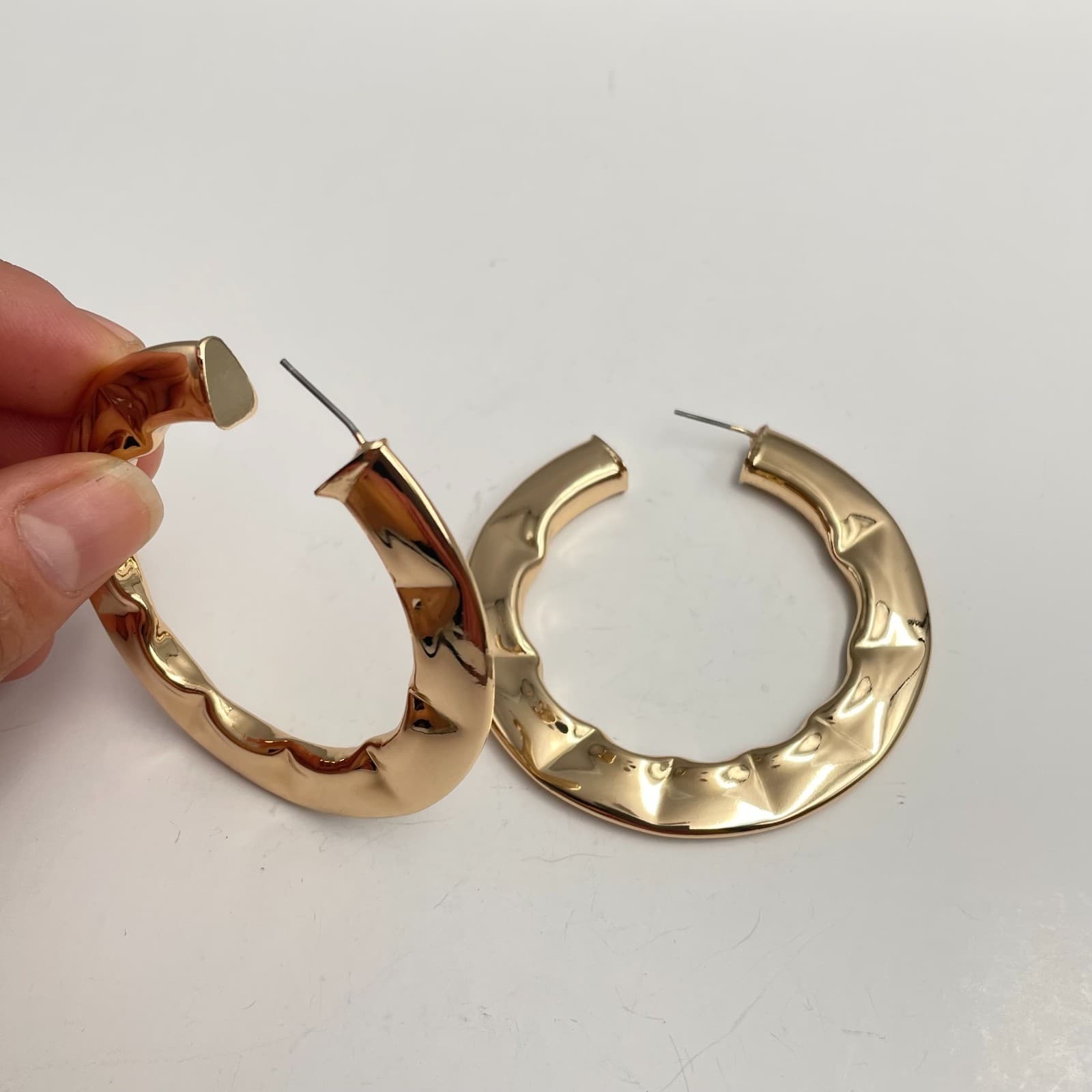 Vintage Y2K Chunky Gold Tone Hammered Hoop Earrings Statement Women's Jewelry - Thumbnail 4