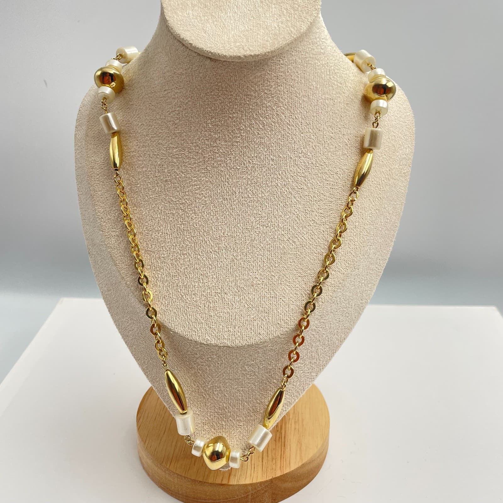 Vintage Y2K Gold Tone Chain Faux Pearl Beaded Statement Necklace Women's Jewelry - Thumbnail 2