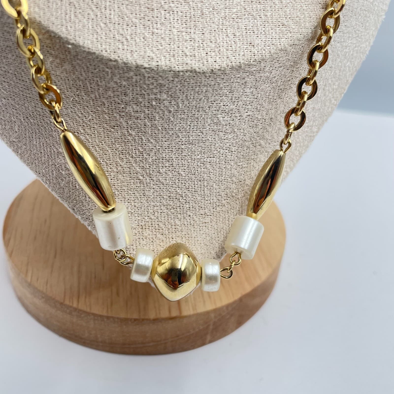 Vintage Y2K Gold Tone Chain Faux Pearl Beaded Statement Necklace Women's Jewelry - Thumbnail 5