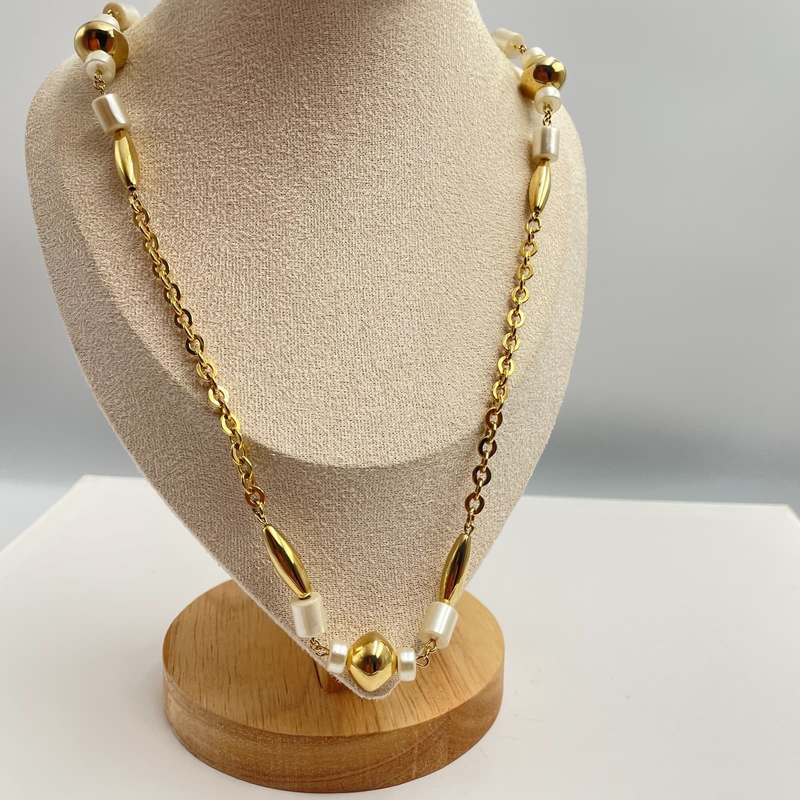 Vintage Y2K Gold Tone Chain Faux Pearl Beaded Statement Necklace Women's Jewelry - Thumbnail 4