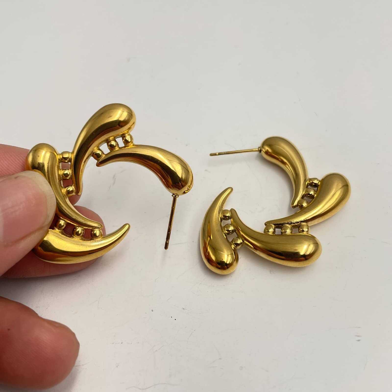 Vintage 90s Gold Tone Triple Water Droplets Stud Earring Modern Women's Jewelry - Thumbnail 4