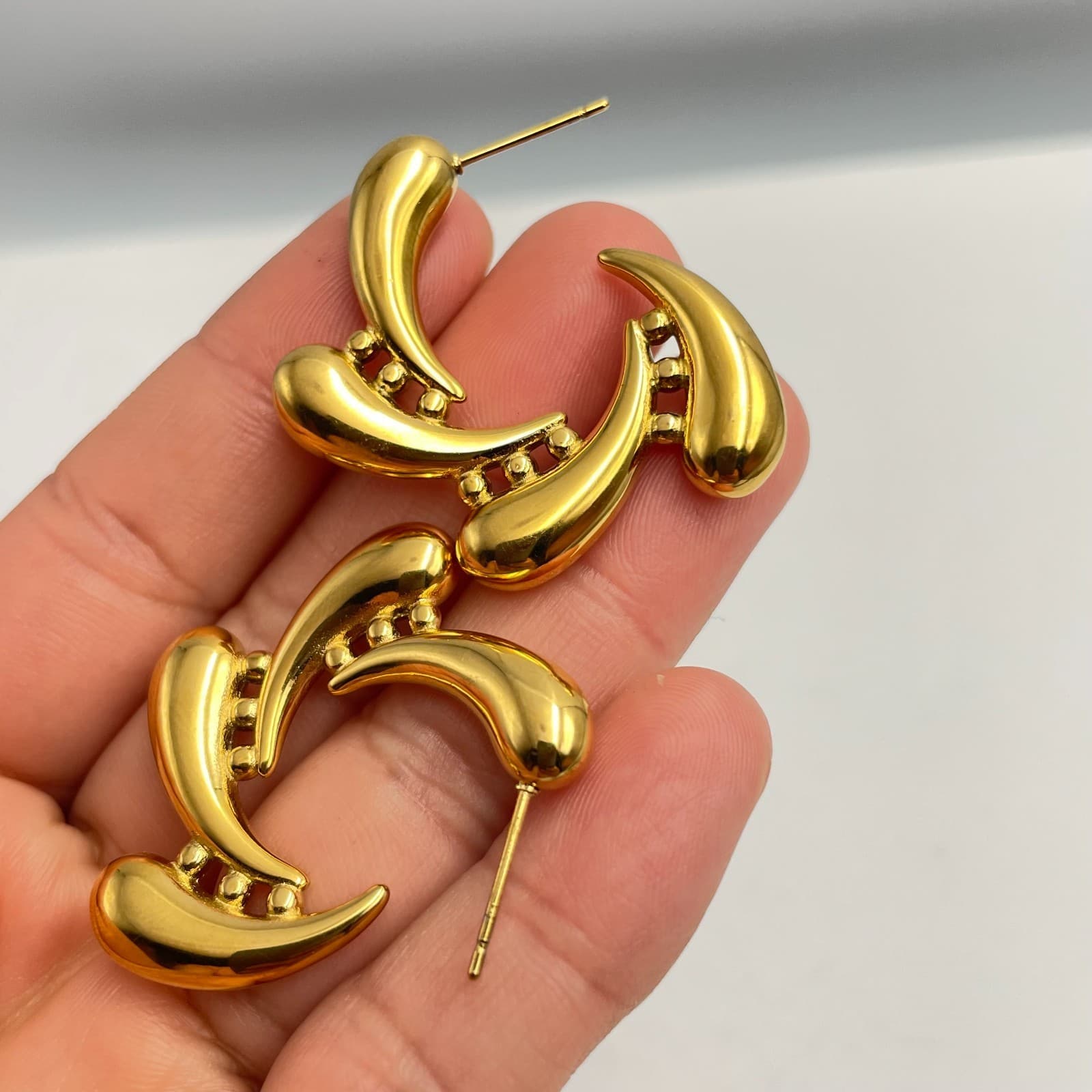 Vintage 90s Gold Tone Triple Water Droplets Stud Earring Modern Women's Jewelry - Thumbnail 6