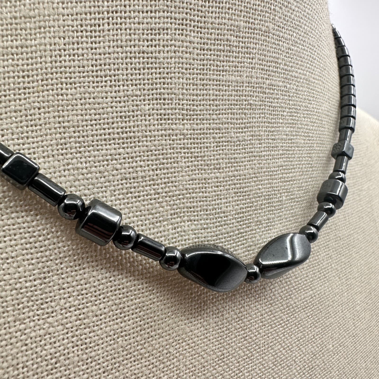 Vintage Y2K Hematite Metallic Grey Beaded Necklace Boho Women's Classic Jewelry - Thumbnail 2