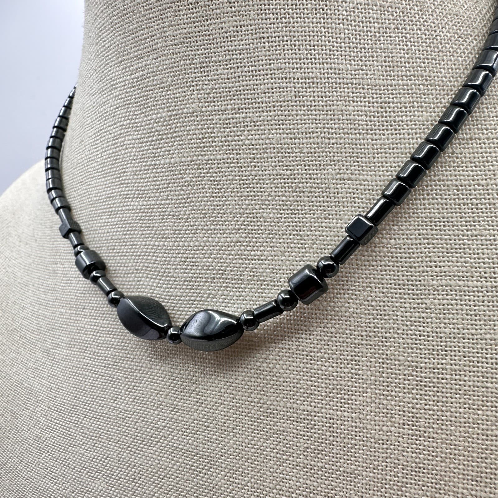 Vintage Y2K Hematite Metallic Grey Beaded Necklace Boho Women's Classic Jewelry - Thumbnail 3