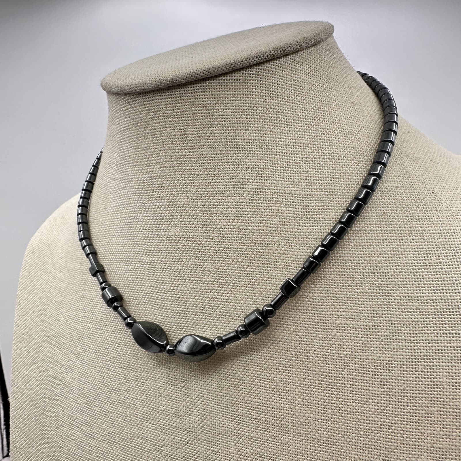 Vintage Y2K Hematite Metallic Grey Beaded Necklace Boho Women's Classic Jewelry - Thumbnail 4