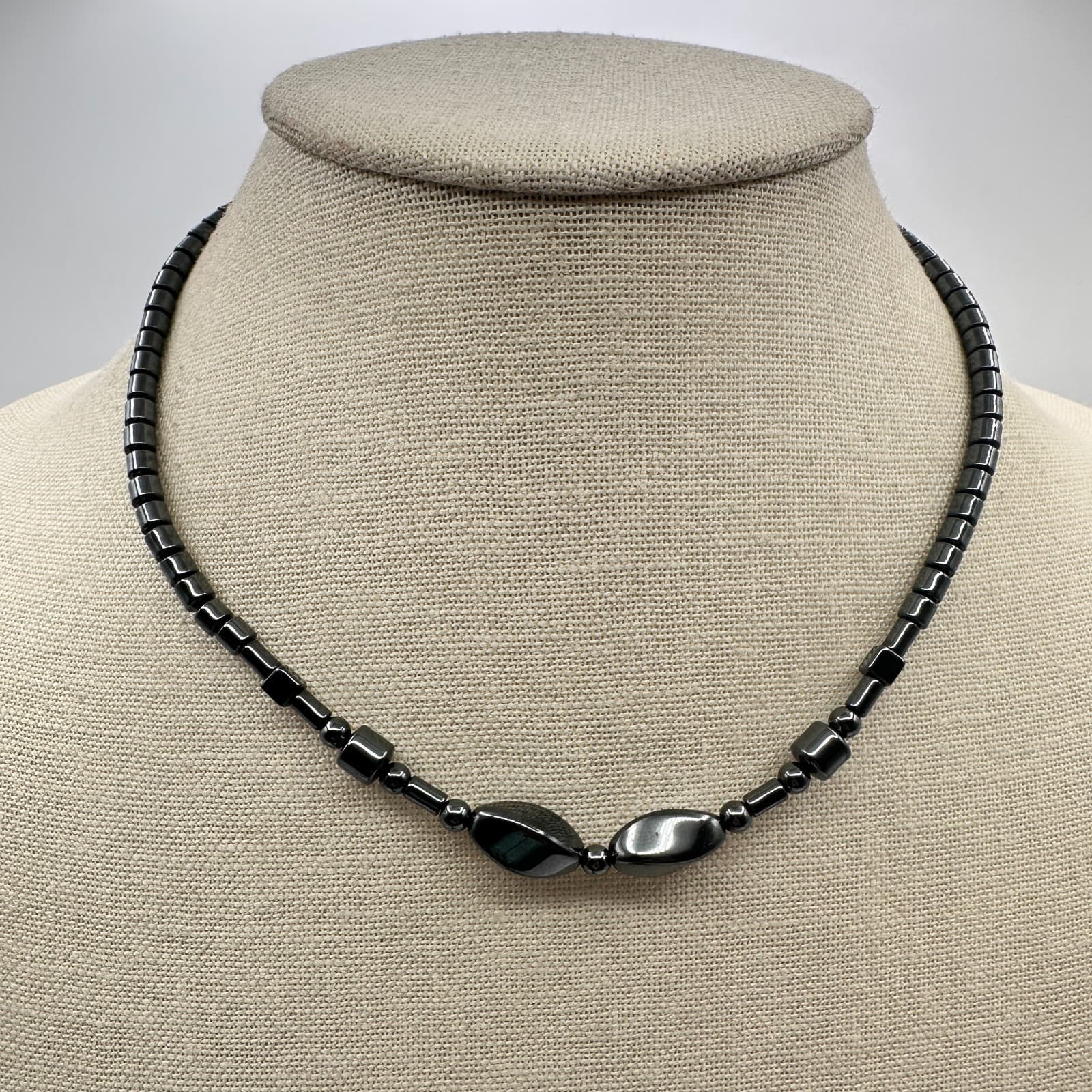 Vintage Y2K Hematite Metallic Grey Beaded Necklace Boho Women's Classic Jewelry - Image 1