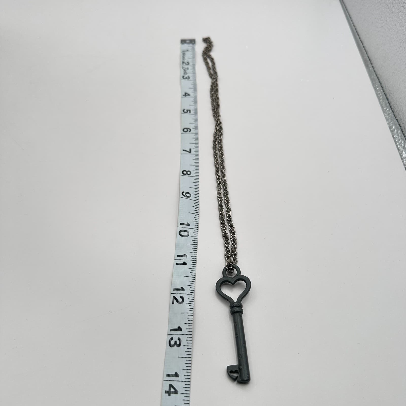 Vintage Y2K Silver Tone Heart Skeleton Key Pendant Necklace Women's Jewelry - Thumbnail 7