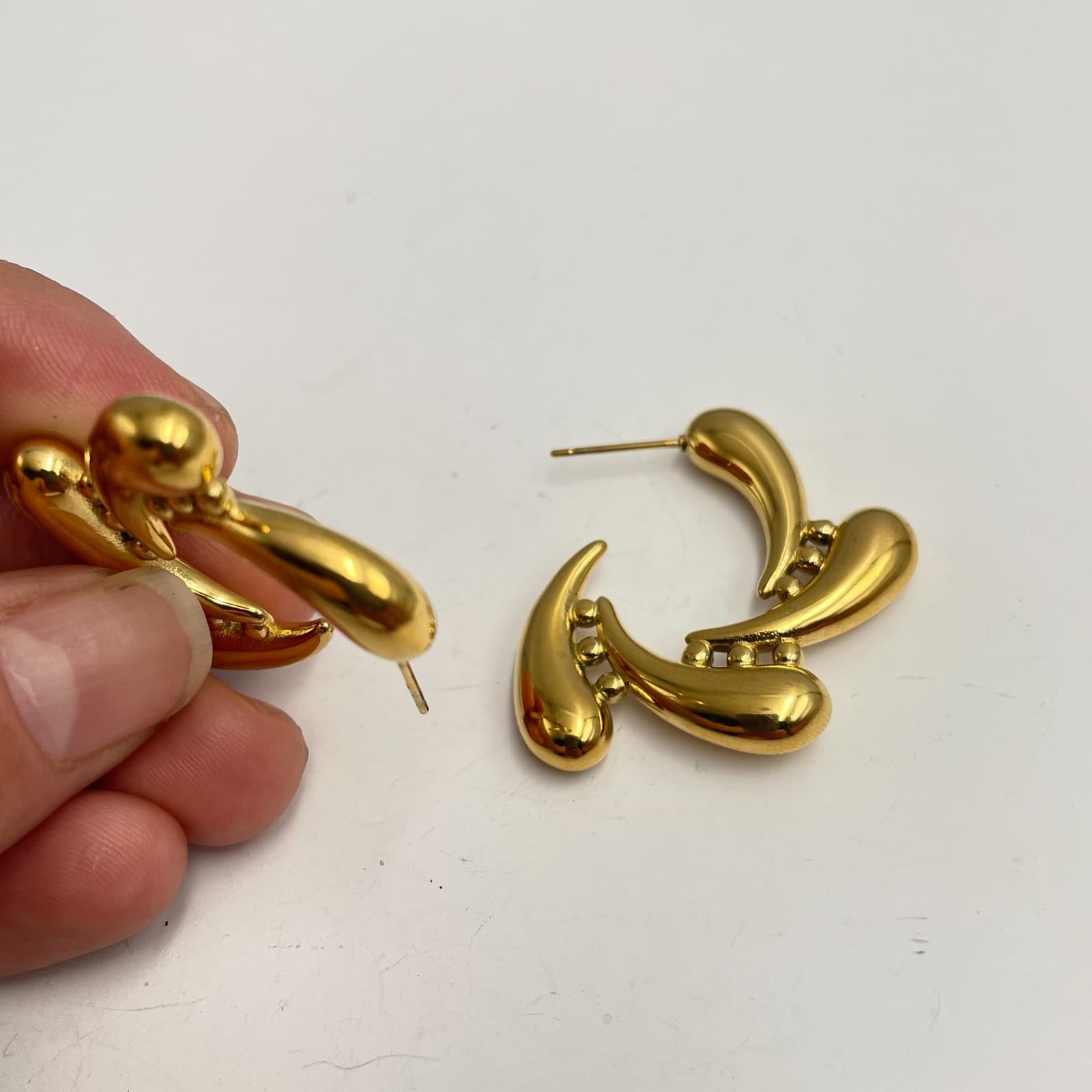 Vintage 90s Gold Tone Triple Water Droplets Stud Earring Modern Women's Jewelry - Thumbnail 5