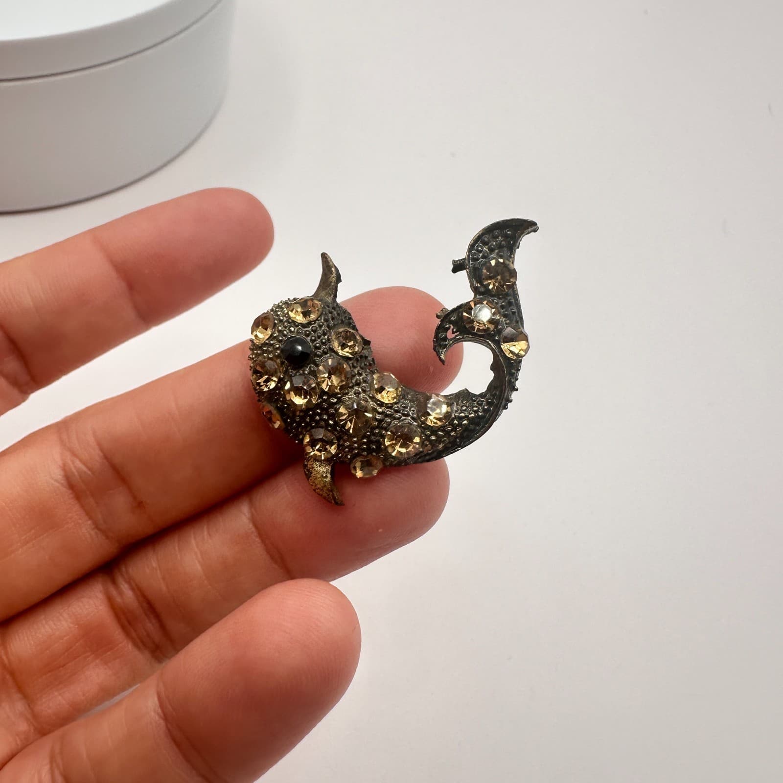 Vintage 80s Inspired Fish Ring Champagne Rhinestone Encrusted Gilde Band Jewelry - Thumbnail 6