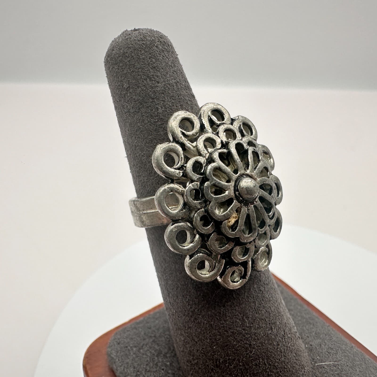 Vintage 90s Oxidized Silver Tone Openwork Floral Statement Ring Band Jewelry - Thumbnail 2