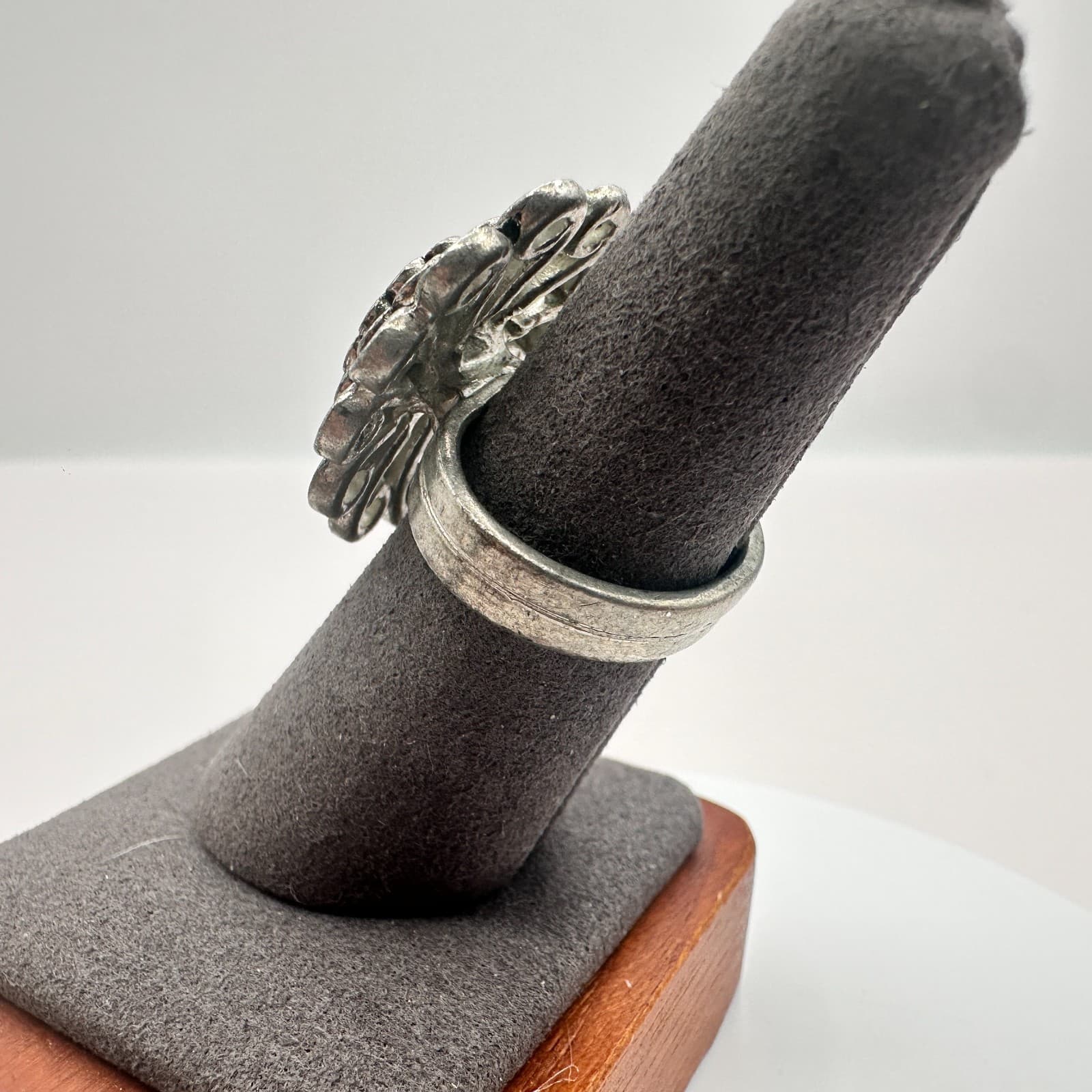 Vintage 90s Oxidized Silver Tone Openwork Floral Statement Ring Band Jewelry - Thumbnail 5