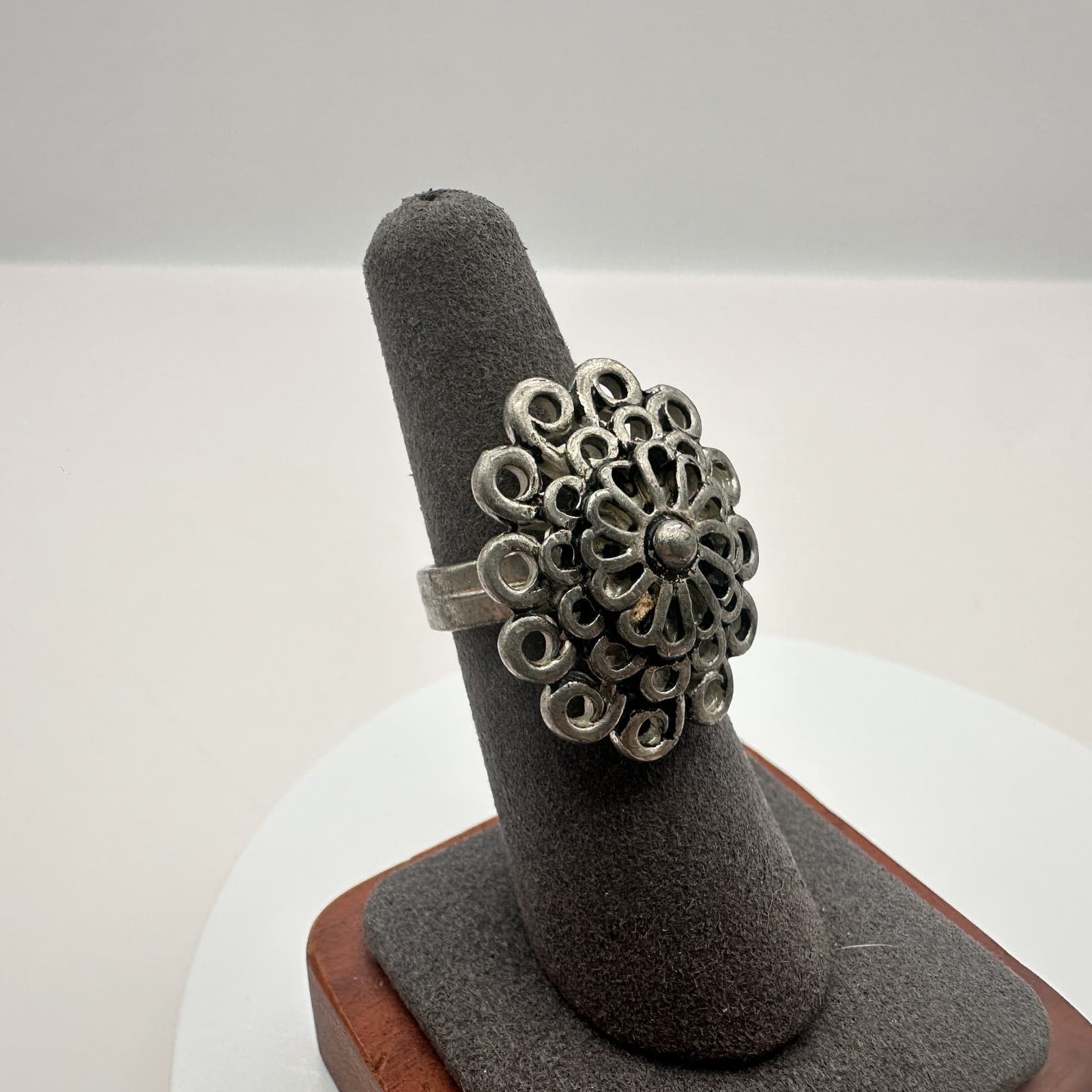 Vintage 90s Oxidized Silver Tone Openwork Floral Statement Ring Band Jewelry - Thumbnail 3