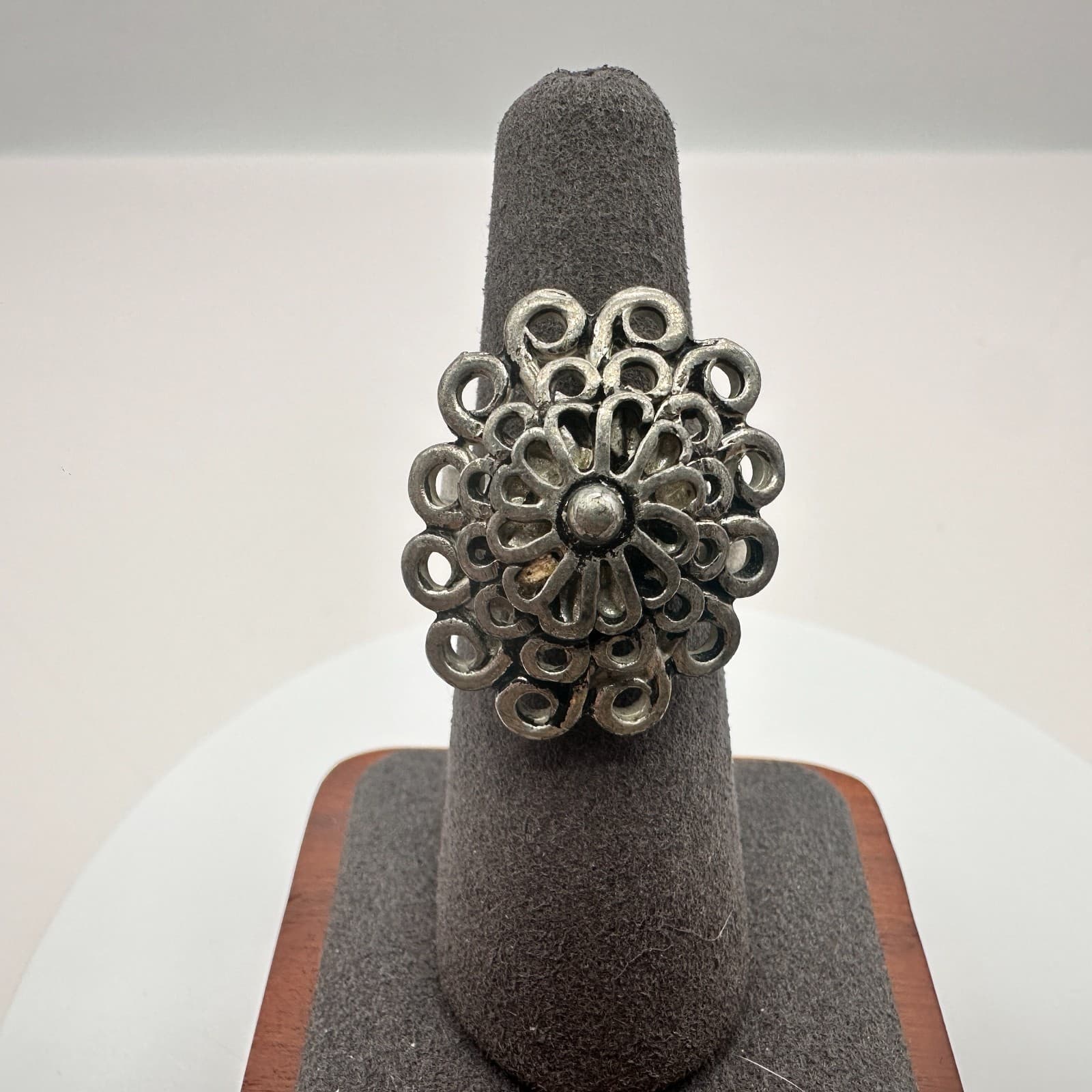 Vintage 90s Oxidized Silver Tone Openwork Floral Statement Ring Band Jewelry - Image 1