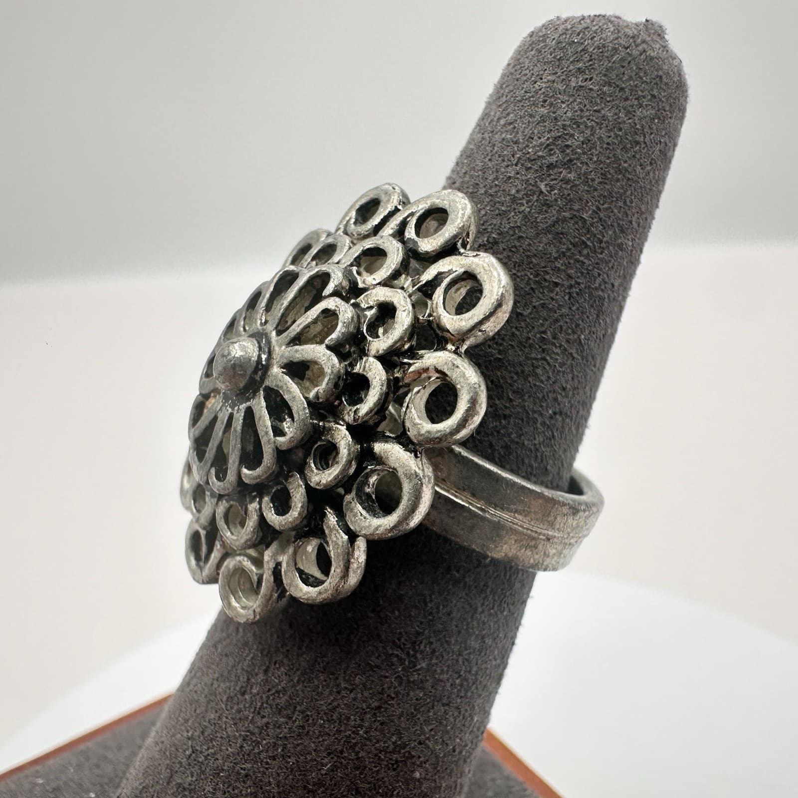 Vintage 90s Oxidized Silver Tone Openwork Floral Statement Ring Band Jewelry - Thumbnail 4