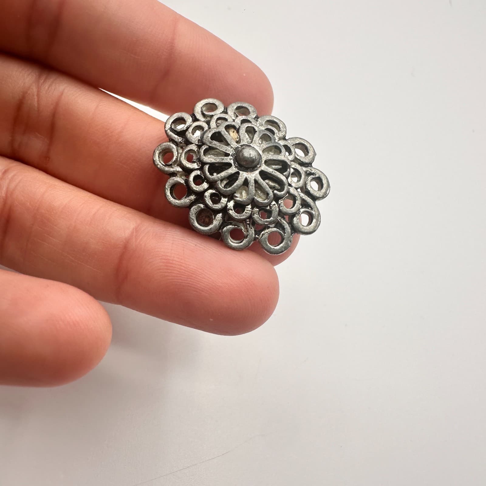 Vintage 90s Oxidized Silver Tone Openwork Floral Statement Ring Band Jewelry - Thumbnail 7