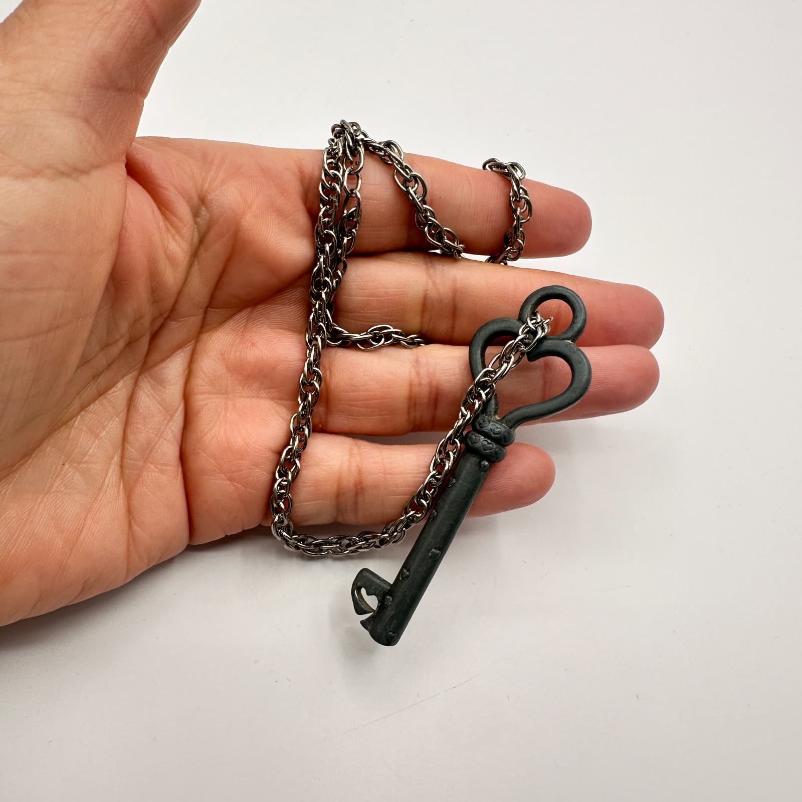 Vintage Y2K Silver Tone Heart Skeleton Key Pendant Necklace Women's Jewelry - Thumbnail 6