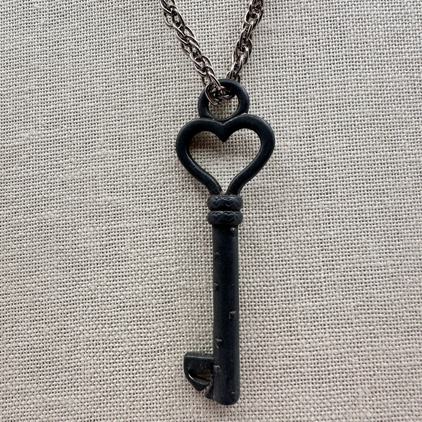 Vintage Y2K Silver Tone Heart Skeleton Key Pendant Necklace Women's Jewelry - Thumbnail 3
