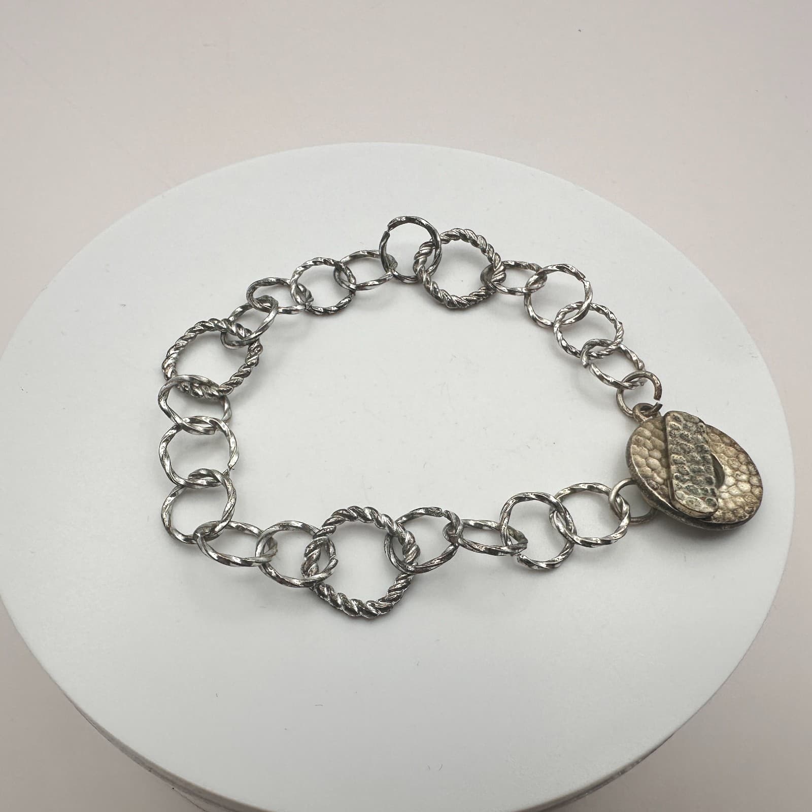 Vintage 80s Silver Tone Hammered Disc Toggle Link Bracelet Boho Texture Jewelry - Image 1