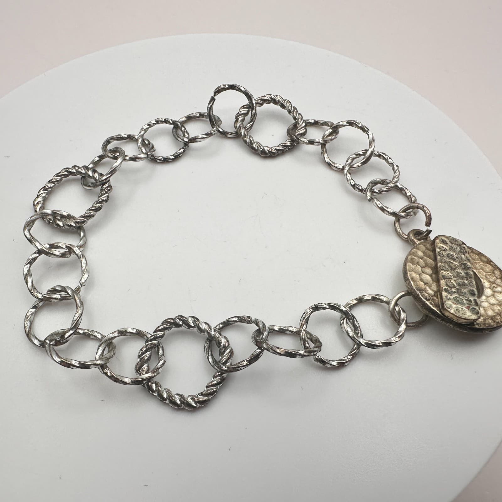 Vintage 80s Silver Tone Hammered Disc Toggle Link Bracelet Boho Texture Jewelry - Thumbnail 2