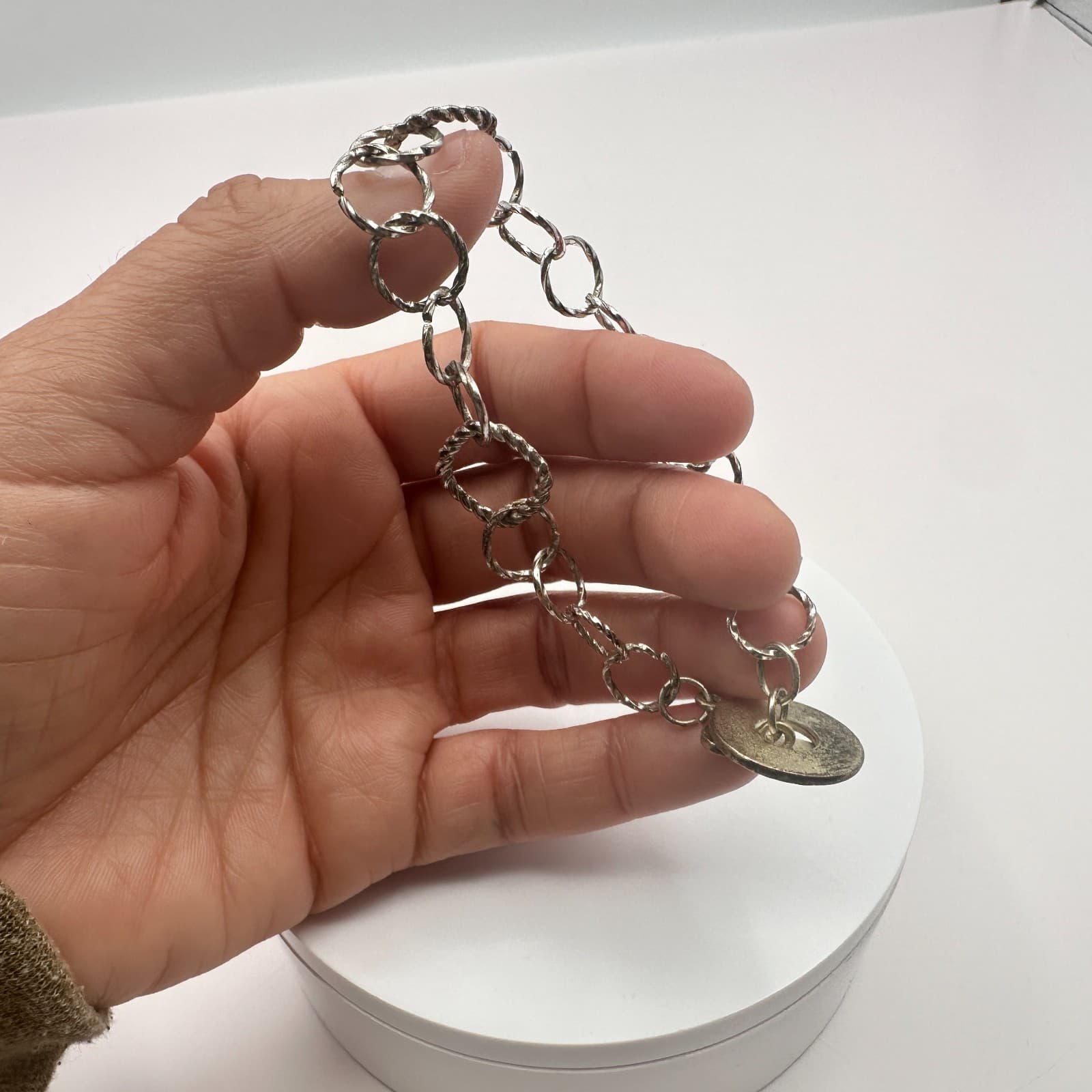 Vintage 80s Silver Tone Hammered Disc Toggle Link Bracelet Boho Texture Jewelry - Thumbnail 5