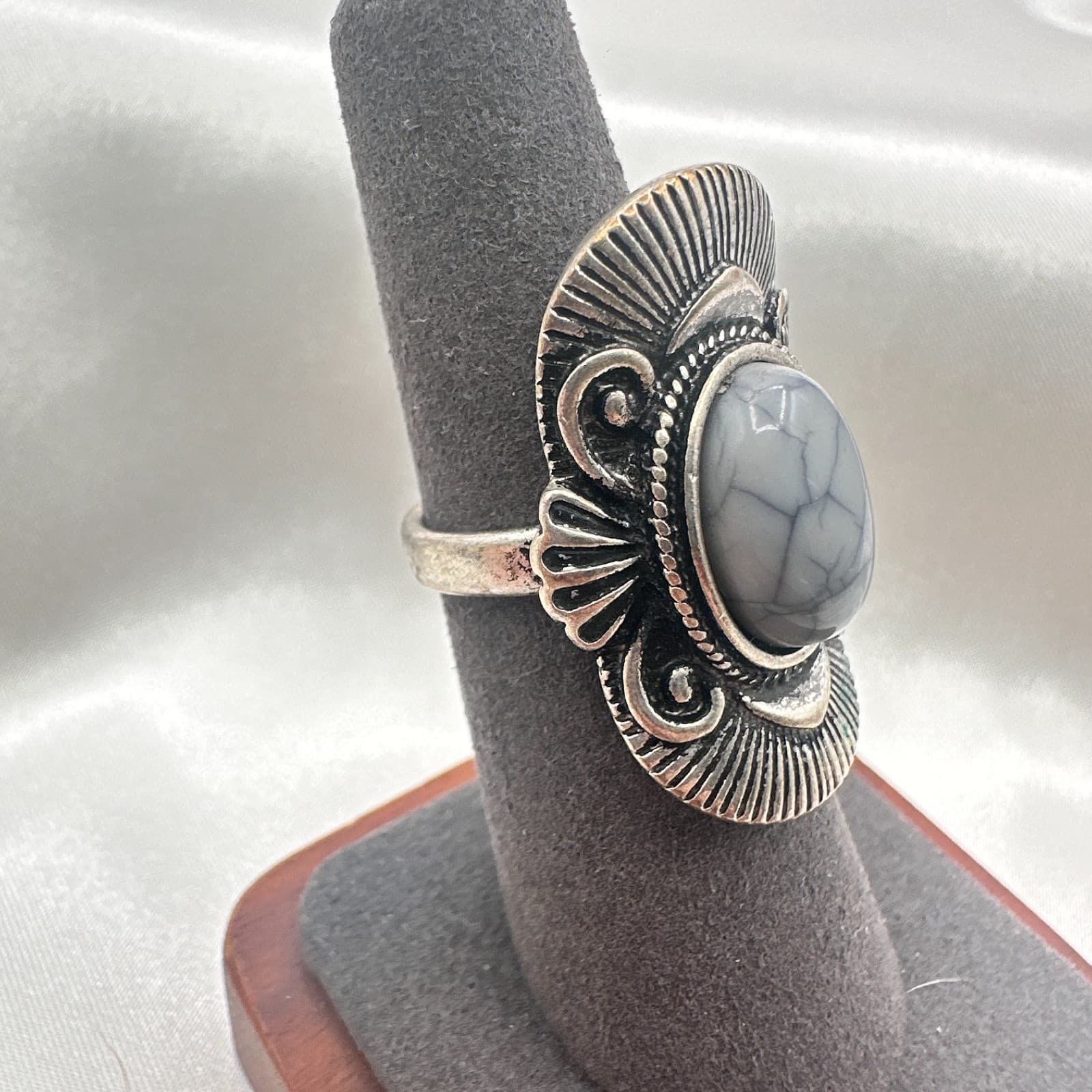 Vintage 90s Silver Tone White Turquoise Oval Tribal Statement Ring Retr Jewelry - Thumbnail 2