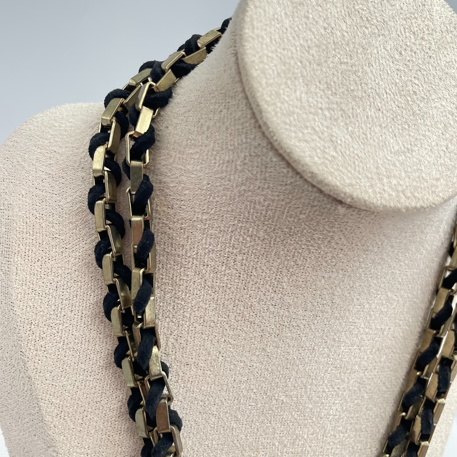 Vintage Y2K Gold Tone Box Link Chain Black Suede Cord Wrap Multi Strand Necklace - Thumbnail 3