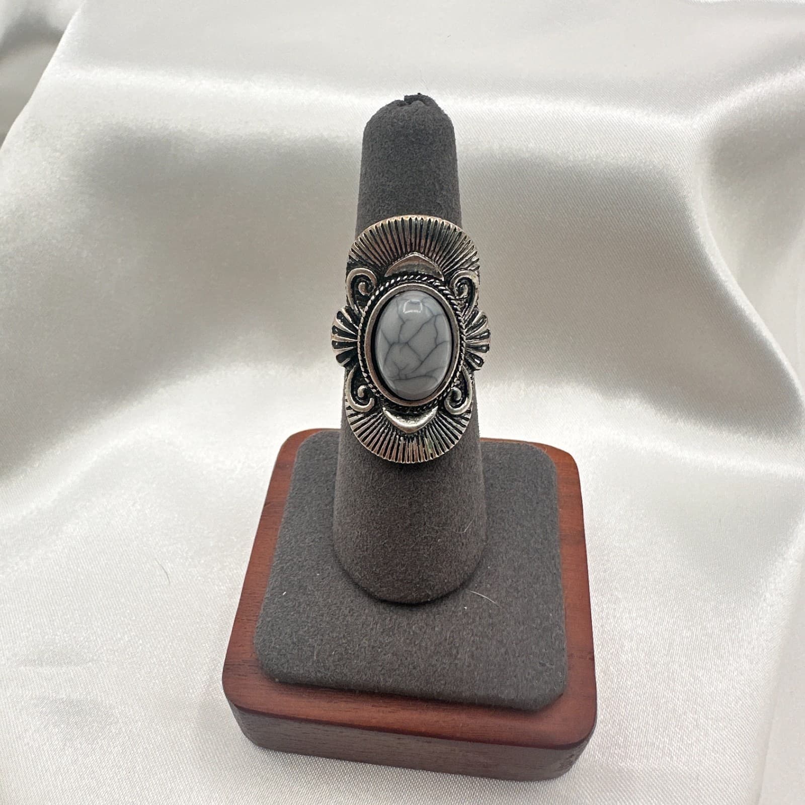 Vintage 90s Silver Tone White Turquoise Oval Tribal Statement Ring Retr Jewelry - Thumbnail 4