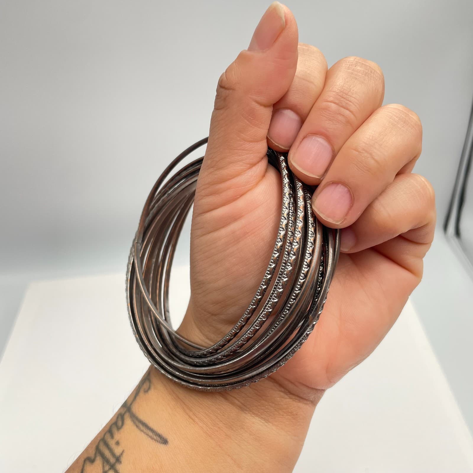 Vintage 90s Silver Tone Bangles Set Stackable Textured Slim Fashion Jewelry - Thumbnail 4