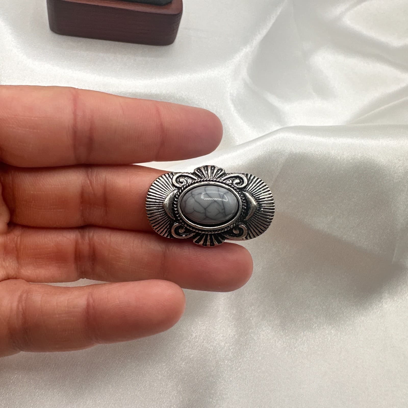 Vintage 90s Silver Tone White Turquoise Oval Tribal Statement Ring Retr Jewelry - Thumbnail 5