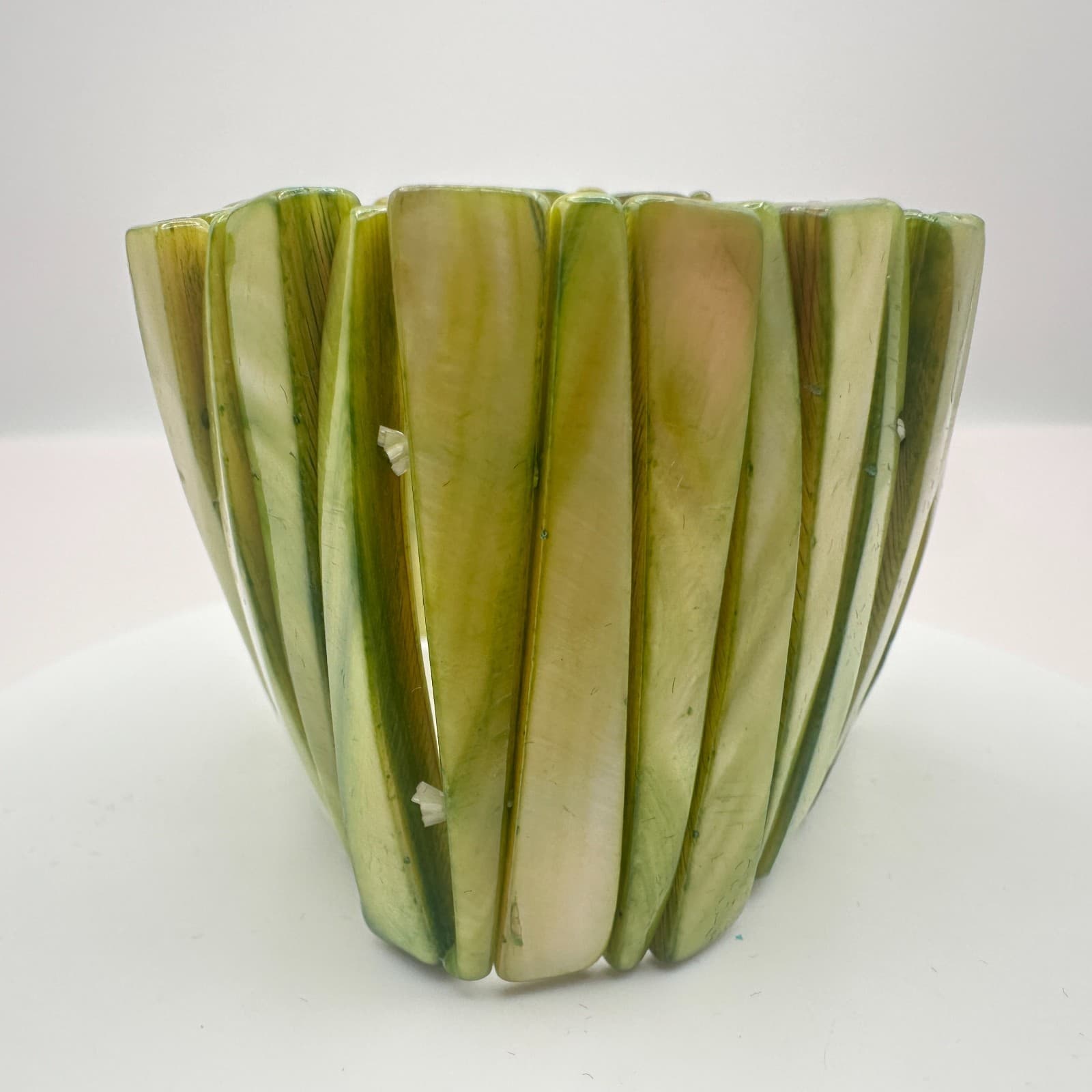 Vintage Y2K Green Mother of Pearl Shell Stretch Cuff Bracelet Women's Jewelry - Thumbnail 4