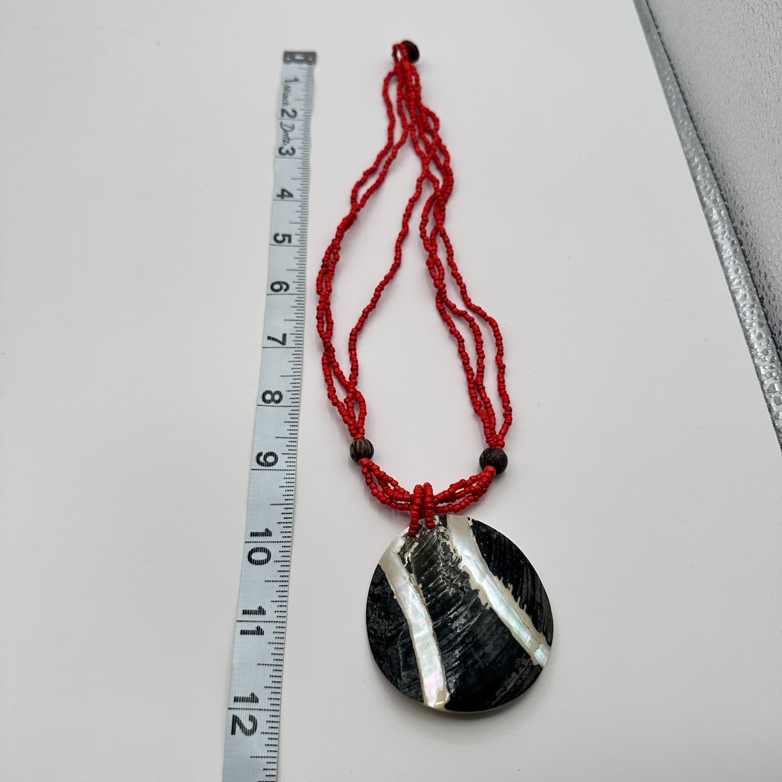 Vintage 90s Red Multi-Strand Beaded Black Round Shell Pendant Necklace Jewelry - Thumbnail 6