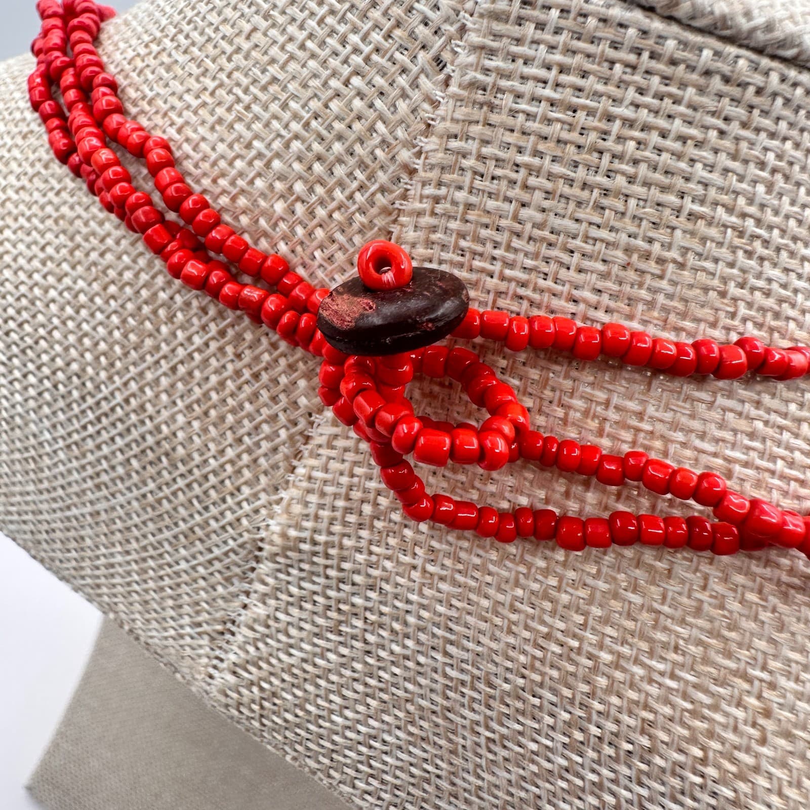 Vintage 90s Red Multi-Strand Beaded Black Round Shell Pendant Necklace Jewelry - Thumbnail 5