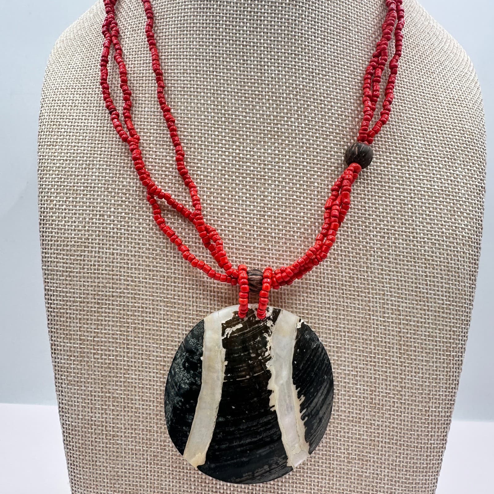 Vintage 90s Red Multi-Strand Beaded Black Round Shell Pendant Necklace Jewelry - Thumbnail 2