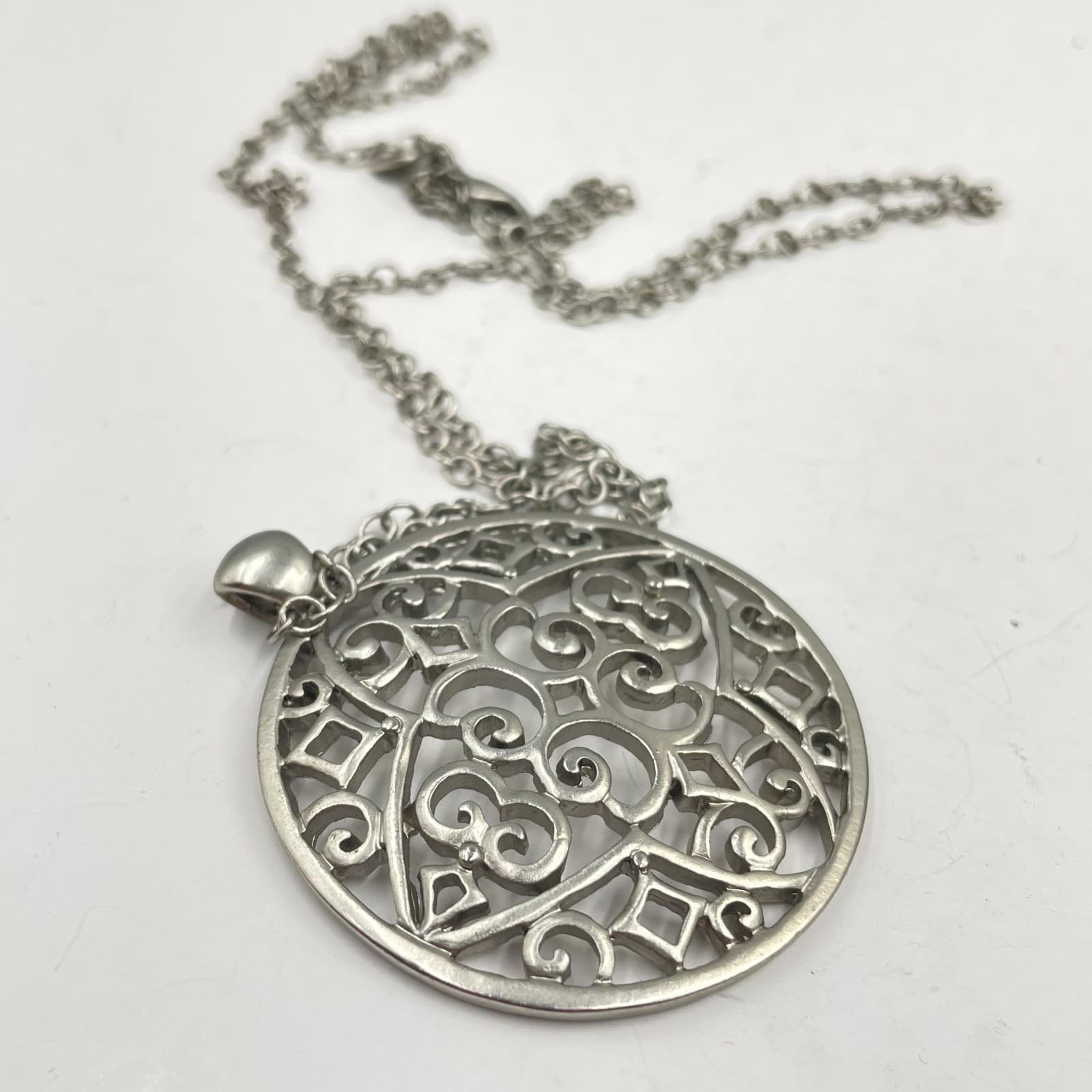 Vtg American Eagle Outfitters Silver Filigree Medallion Long Pendant Necklace - Thumbnail 4