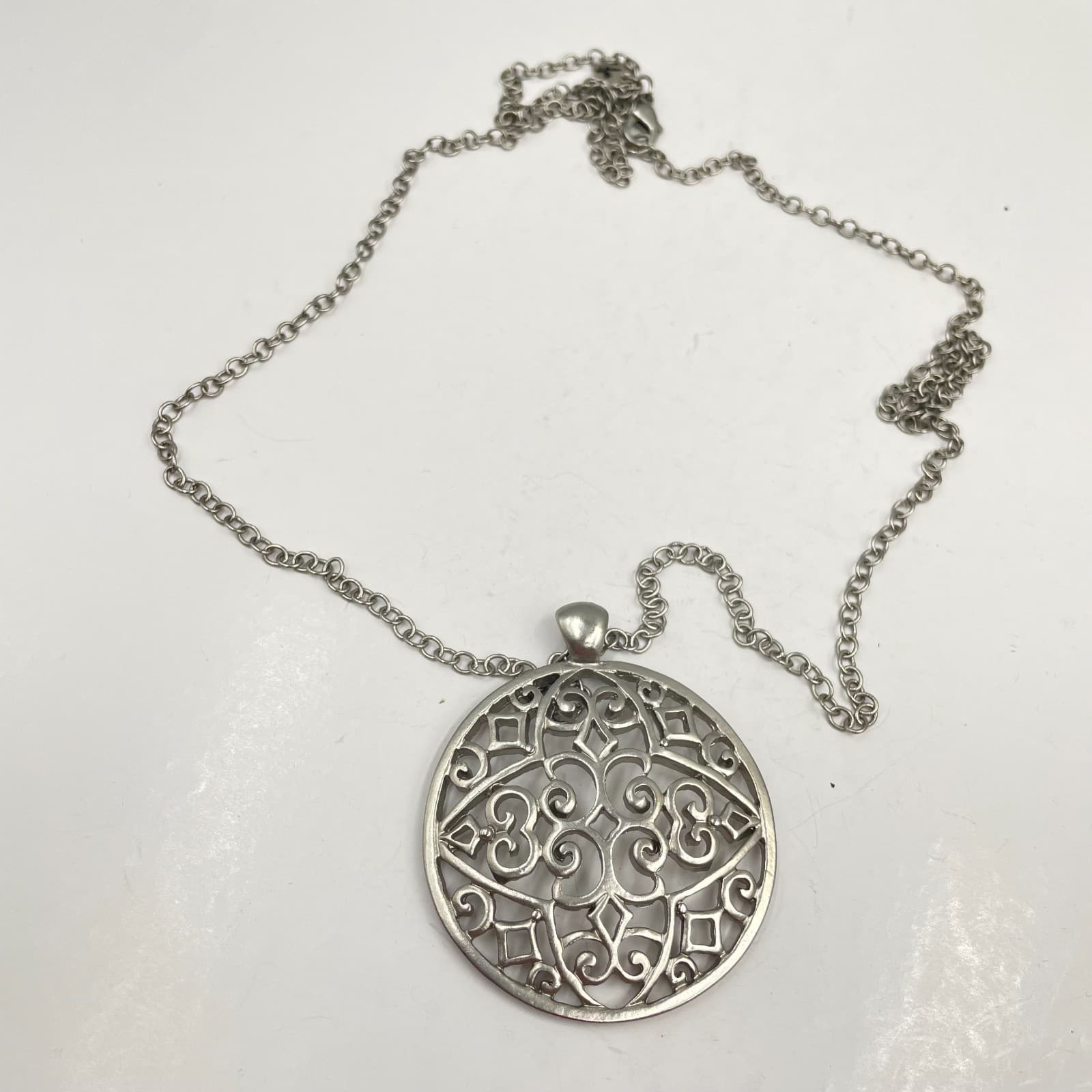 Vtg American Eagle Outfitters Silver Filigree Medallion Long Pendant Necklace - Image 1