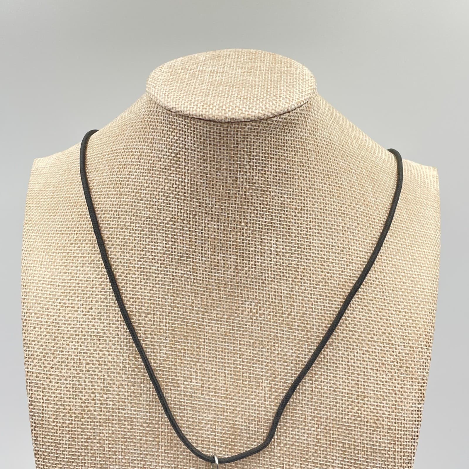 Vintage Celtic Trinity Knot Pendant Necklace Triquetra Wiccan Pagan Black Cord - Thumbnail 2