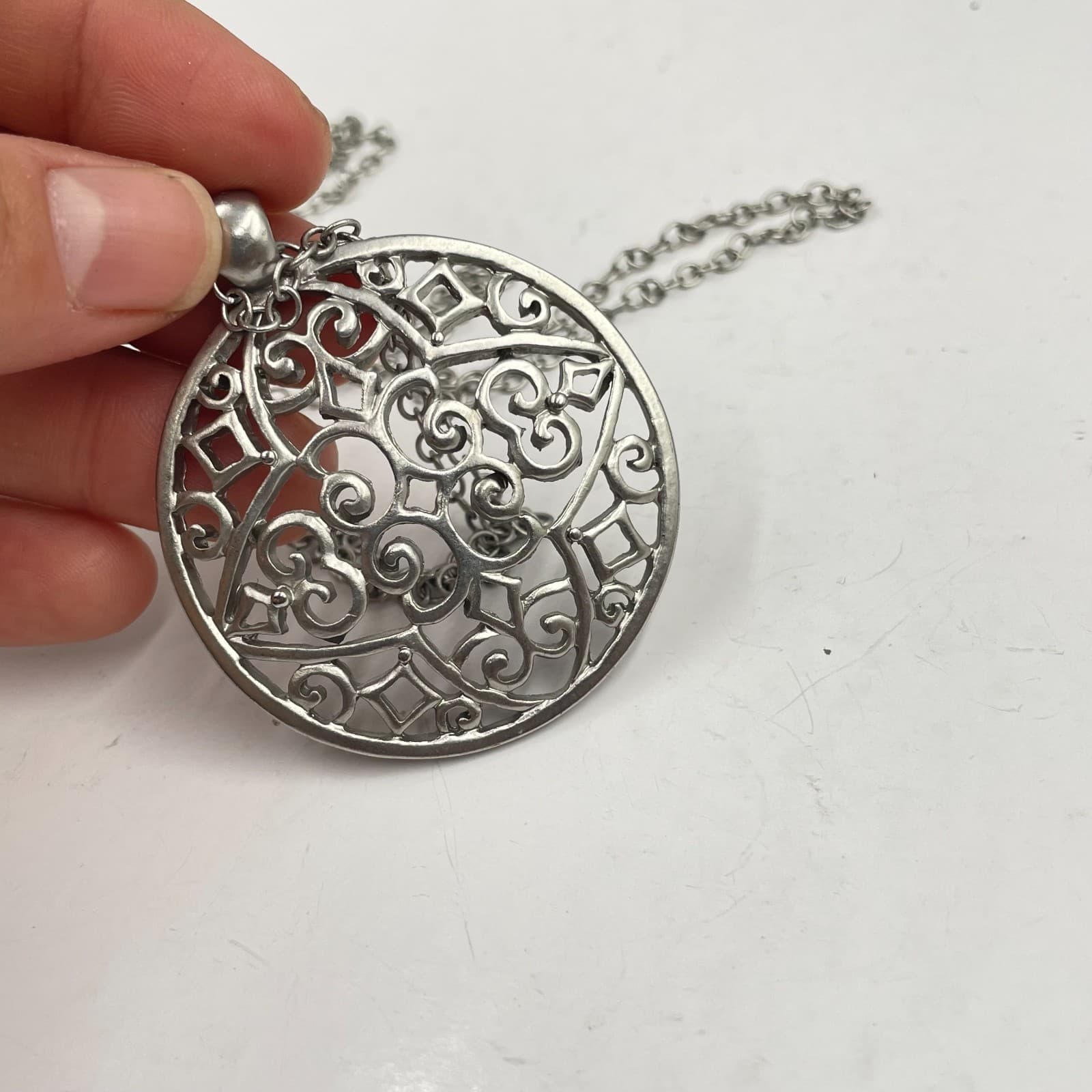 Vtg American Eagle Outfitters Silver Filigree Medallion Long Pendant Necklace - Thumbnail 5