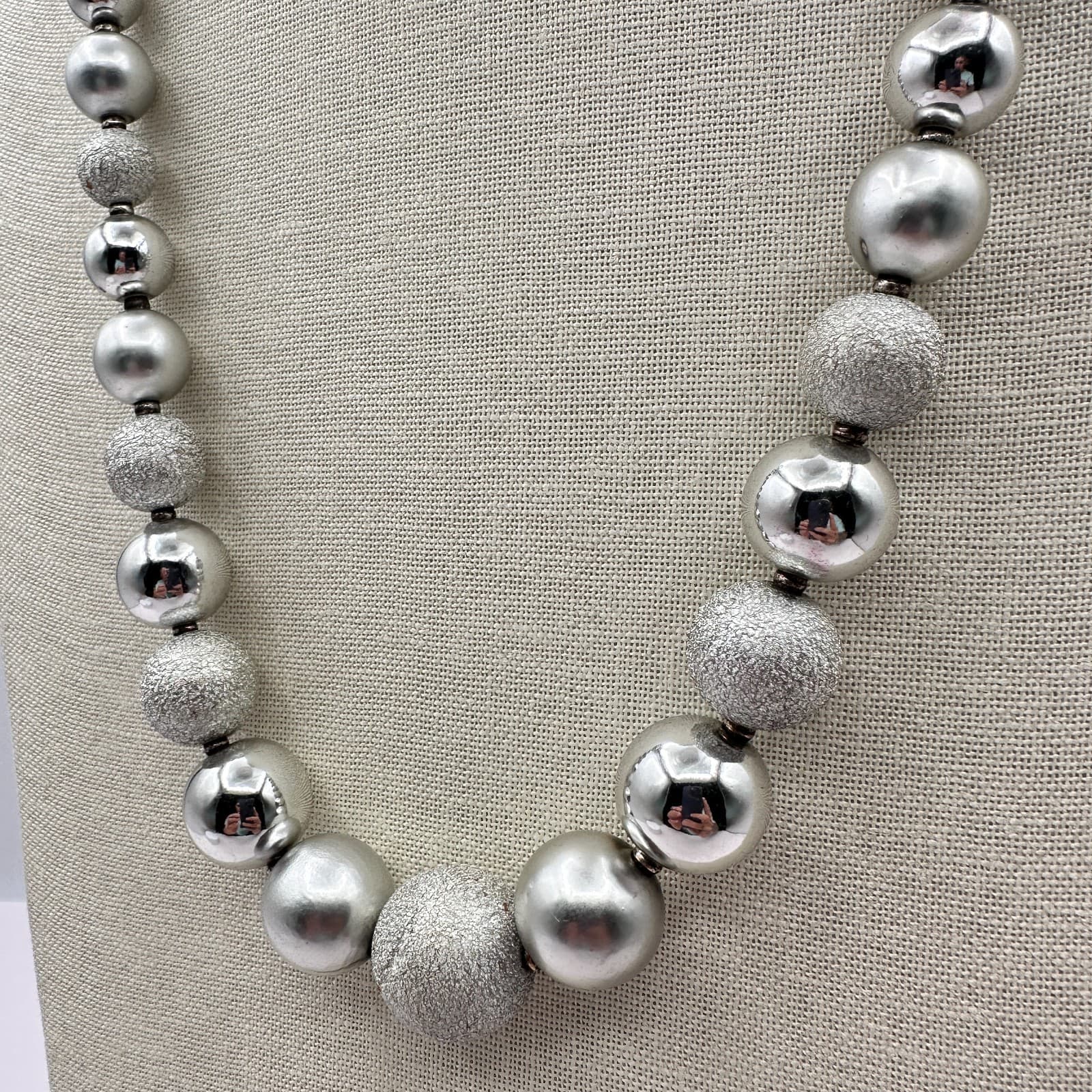 Vintage 80s Silver Tone Textured Bead Statement Necklace Retro Fashion Jewelry - Thumbnail 6