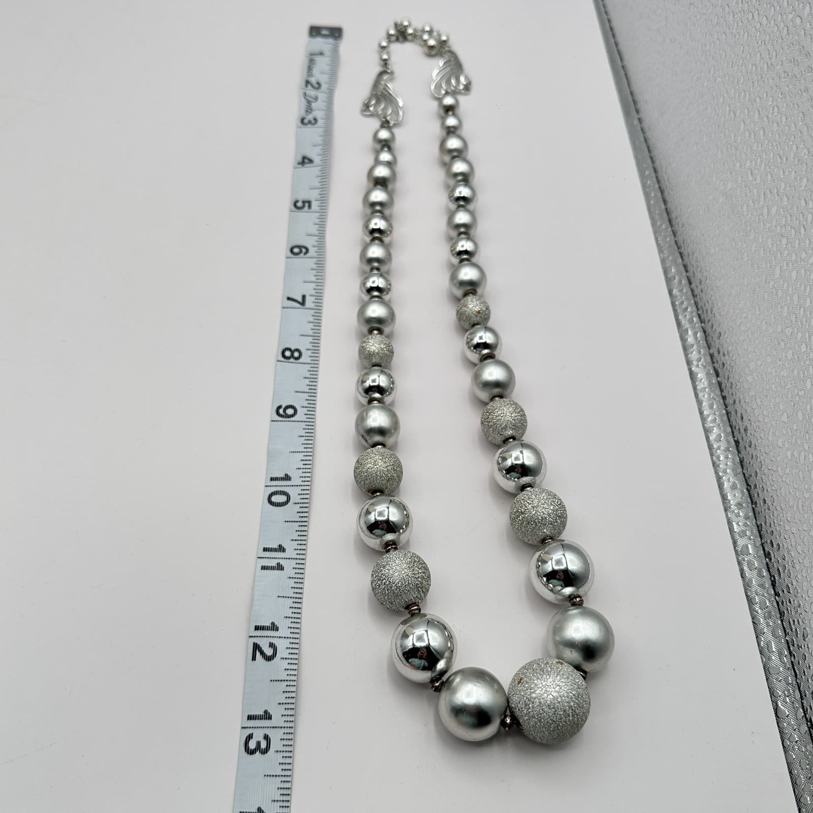 Vintage 80s Silver Tone Textured Bead Statement Necklace Retro Fashion Jewelry - Thumbnail 10