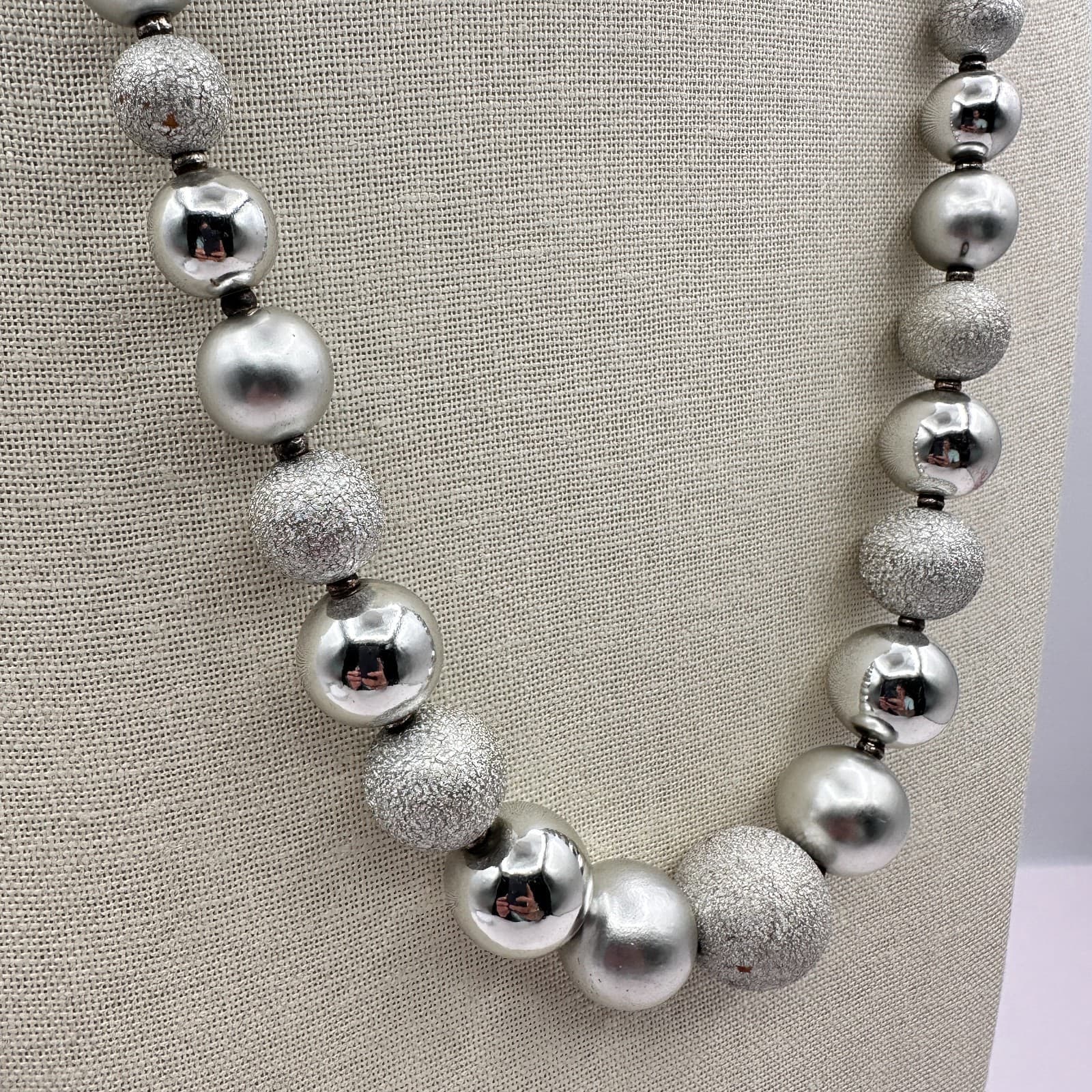 Vintage 80s Silver Tone Textured Bead Statement Necklace Retro Fashion Jewelry - Thumbnail 5