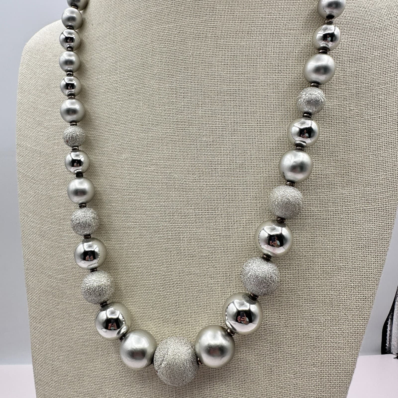 Vintage 80s Silver Tone Textured Bead Statement Necklace Retro Fashion Jewelry - Thumbnail 7