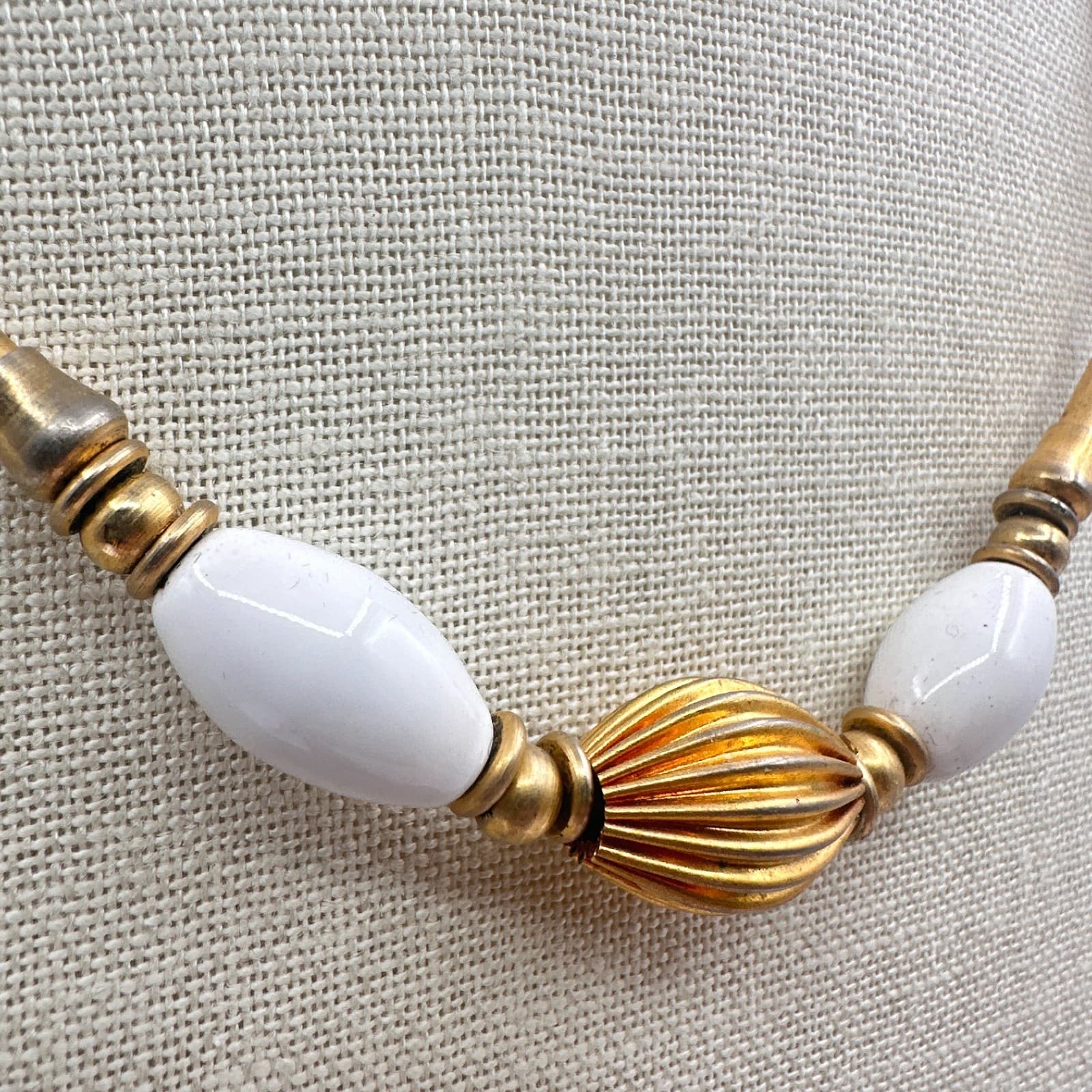 VTG 80s Gold Tone Collar Necklace White Glass Bead Ribbed Torque Choker Jewelry - Thumbnail 3