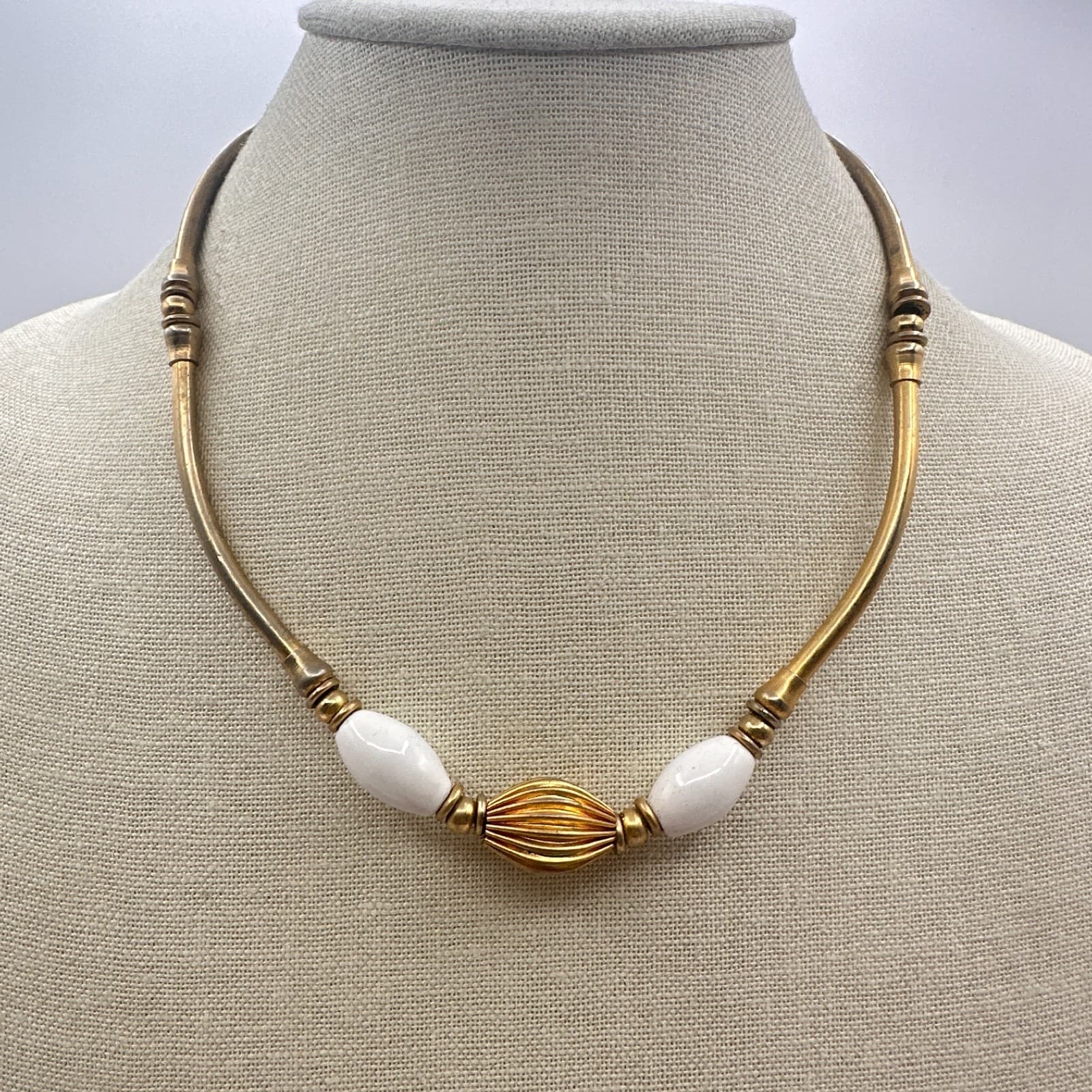 VTG 80s Gold Tone Collar Necklace White Glass Bead Ribbed Torque Choker Jewelry - Image 1