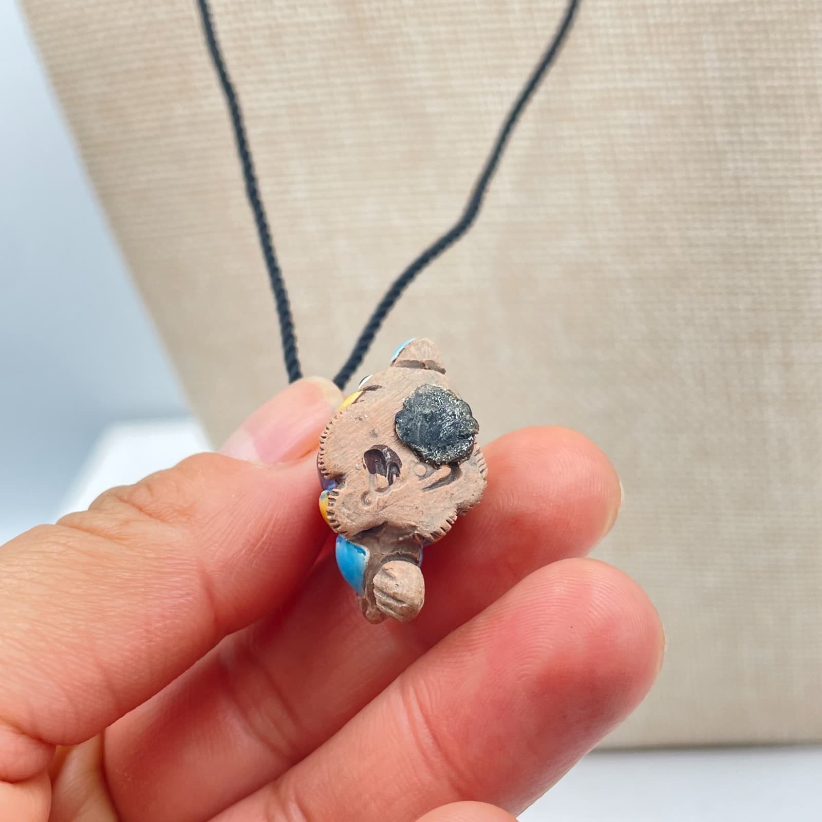 Vintage Hand Painted Ceramic Tropical Fish Pendant Necklace Peru Artisan Jewelry - Thumbnail 4