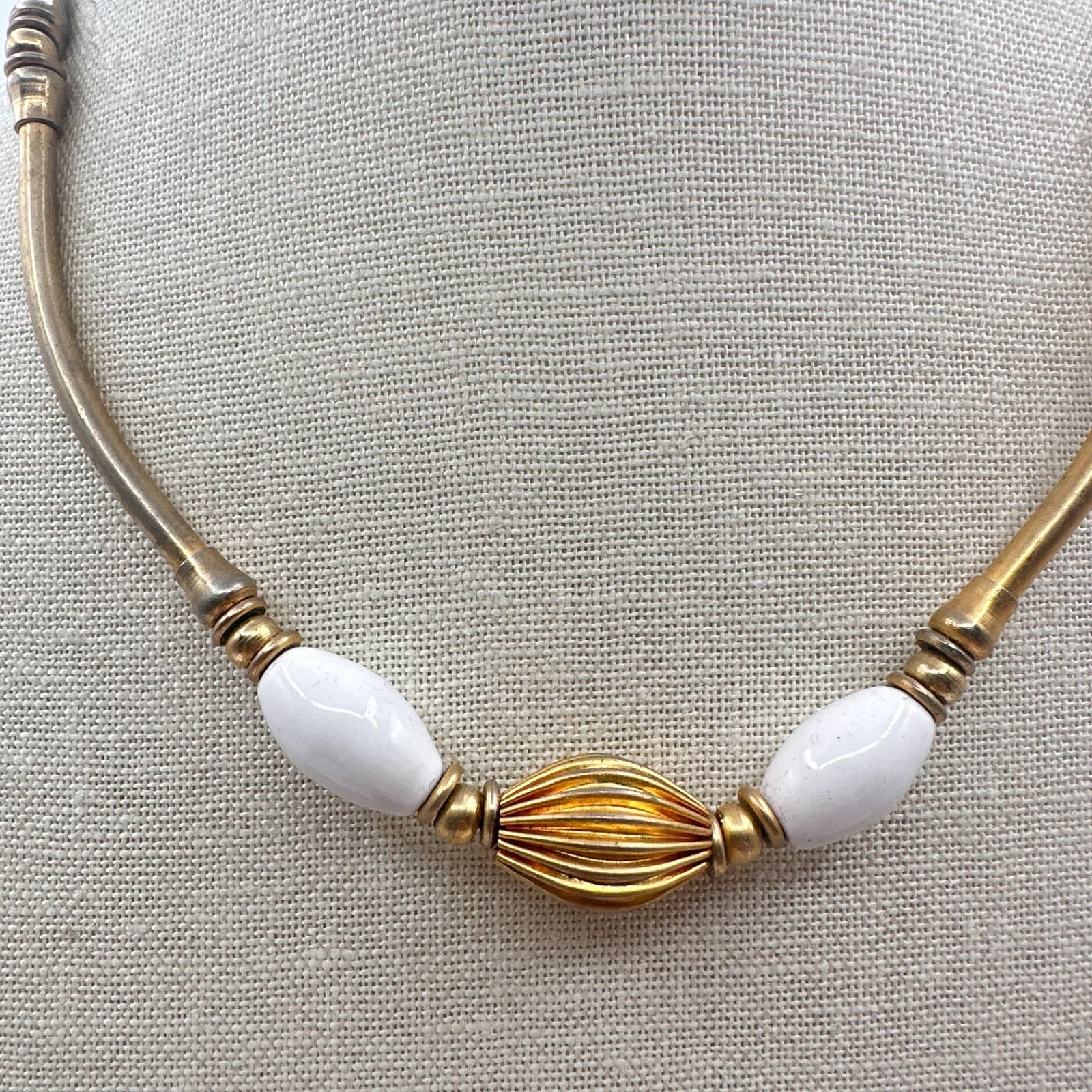 VTG 80s Gold Tone Collar Necklace White Glass Bead Ribbed Torque Choker Jewelry - Thumbnail 2