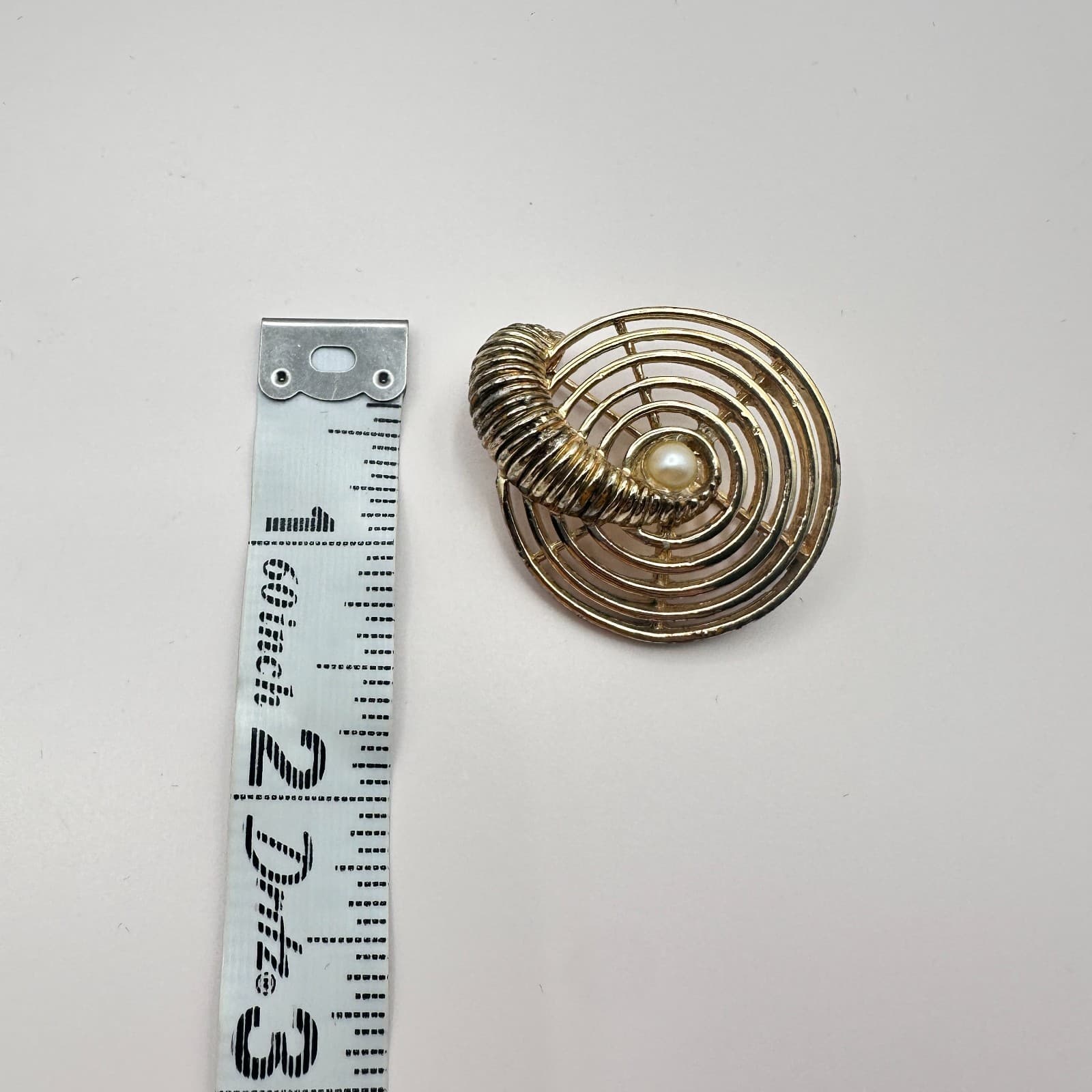 Vintage 60s Gold Tone Spiral Brooch Faux Pearl Accent Ribbed Accessory Jewelry - Thumbnail 4