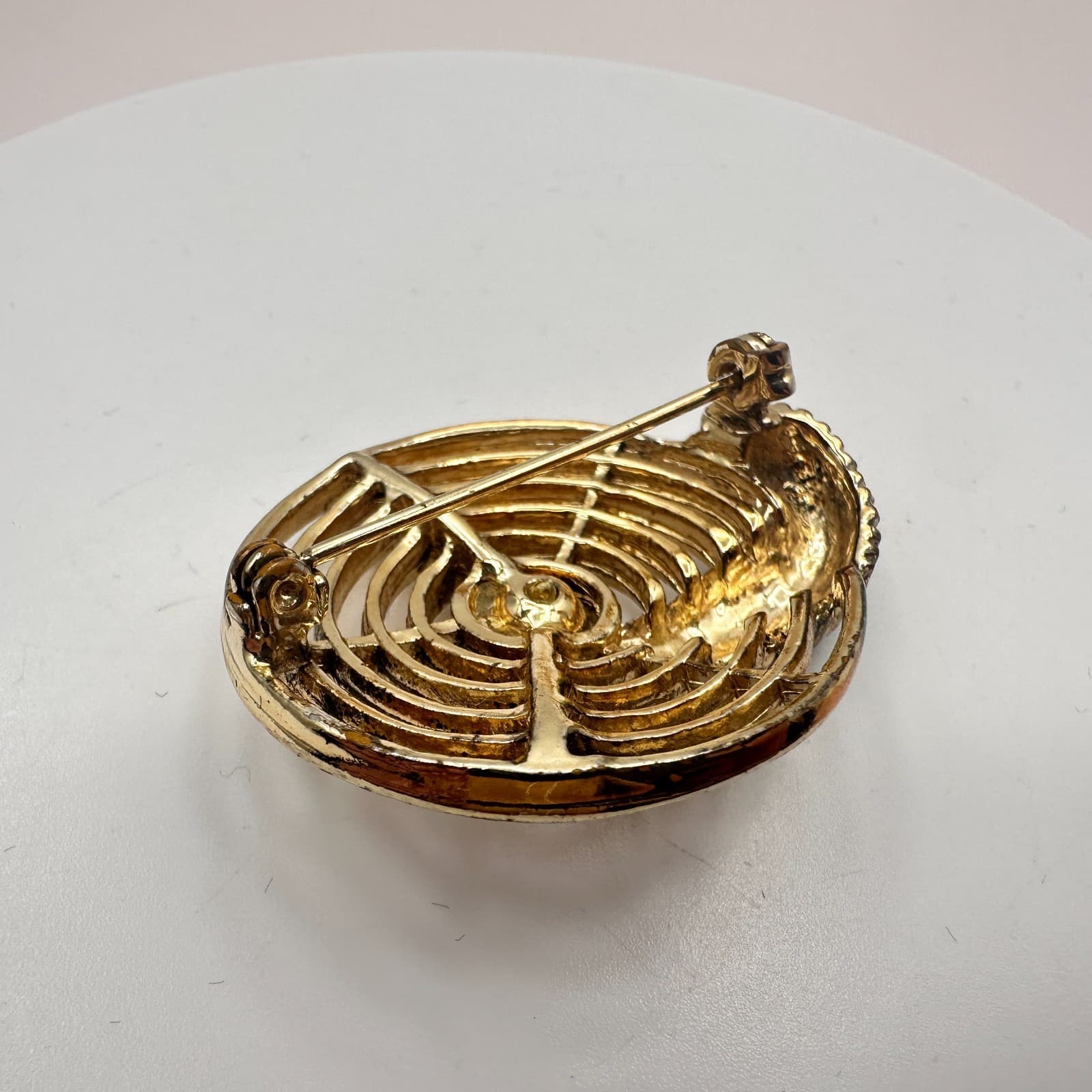 Vintage 60s Gold Tone Spiral Brooch Faux Pearl Accent Ribbed Accessory Jewelry - Thumbnail 3