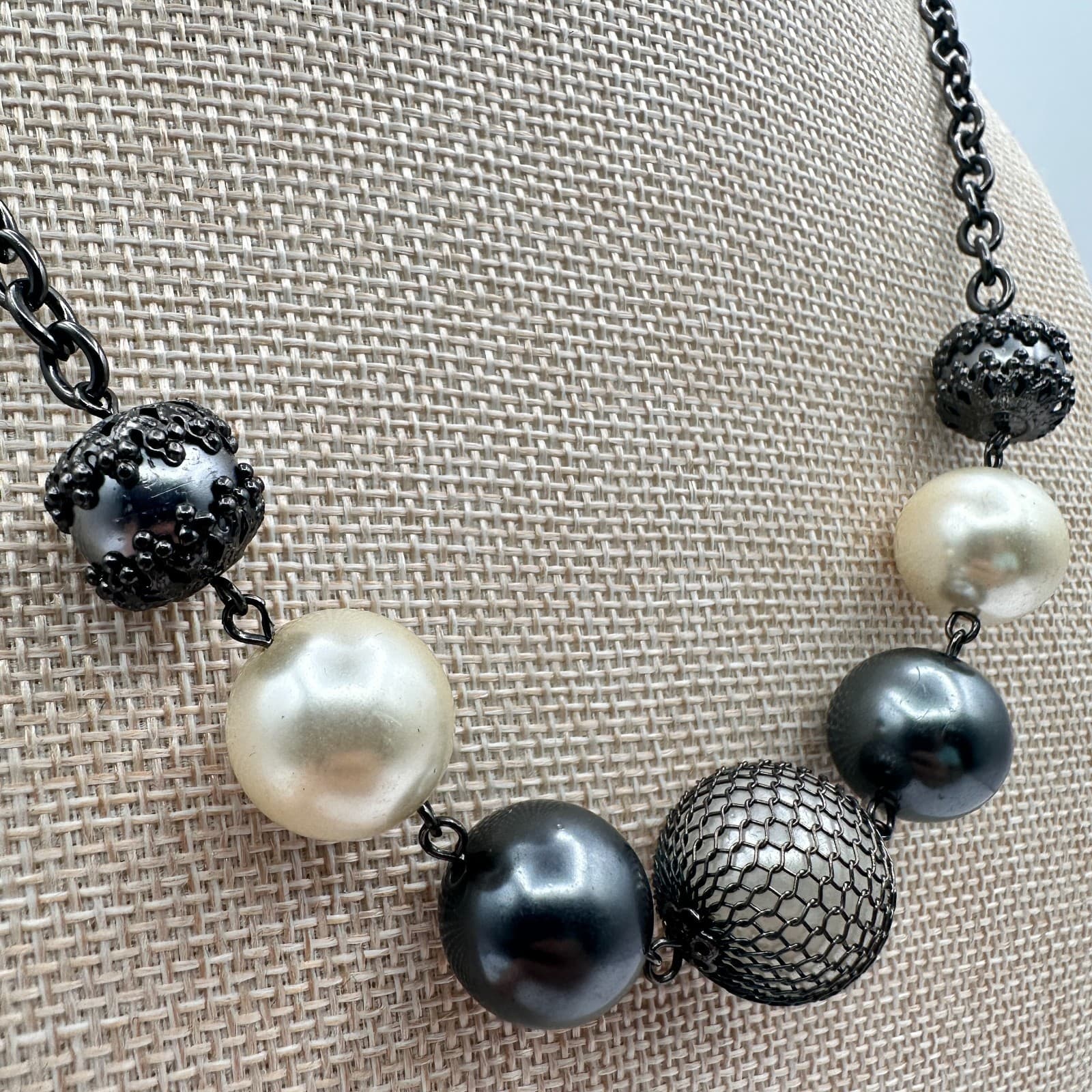 Vintage Y2K White Black Faux Pearl Beaded Statement Necklace Classic Jewelry - Thumbnail 3